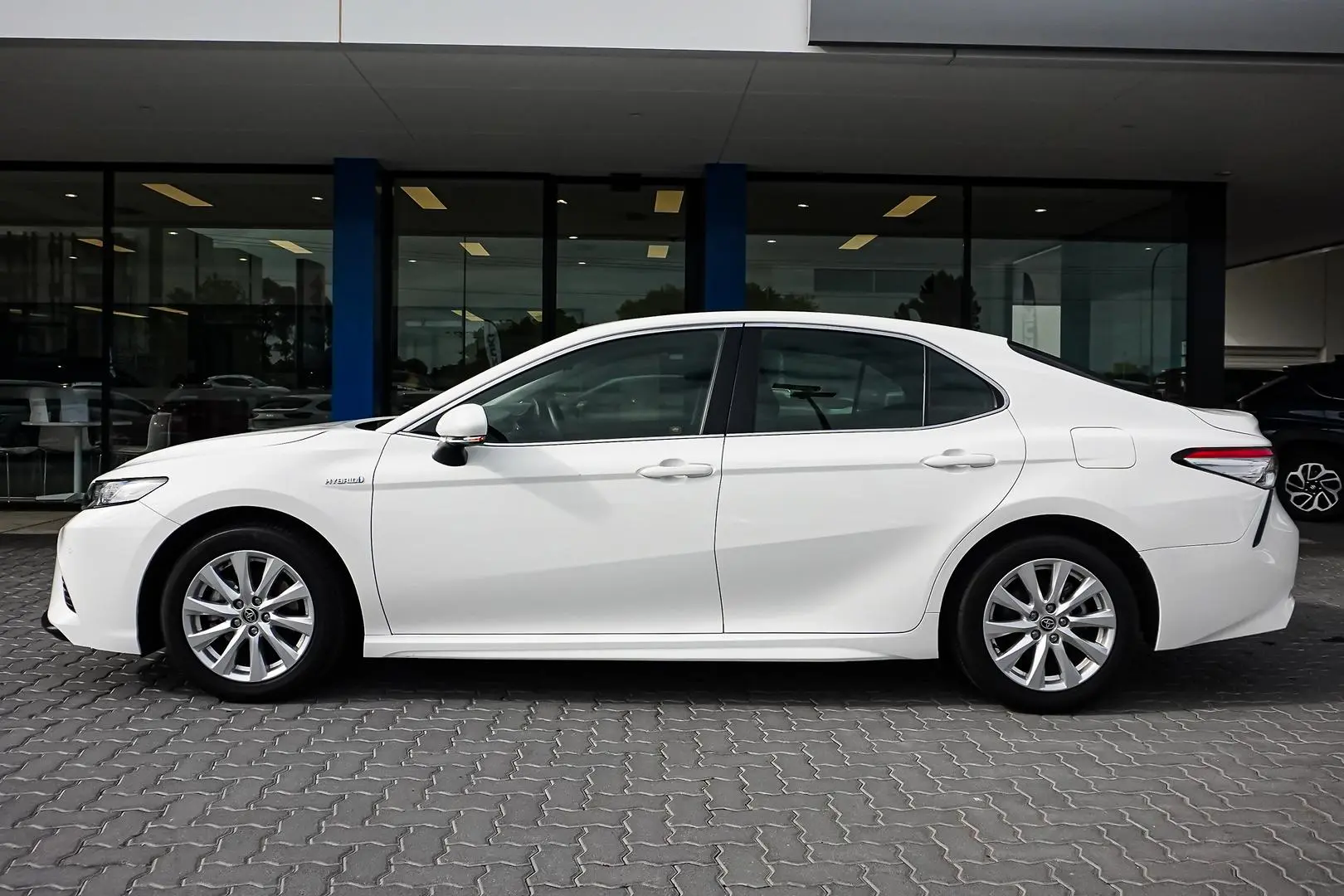 2020 Toyota Camry Gallery Image 4