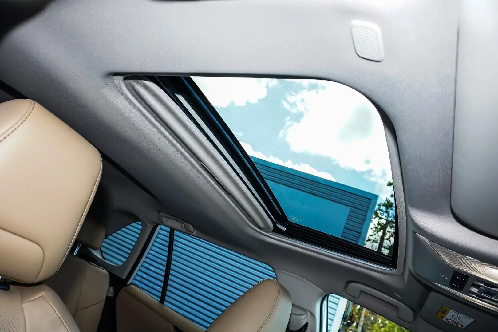 2023 Toyota RAV4 Gallery Image 7