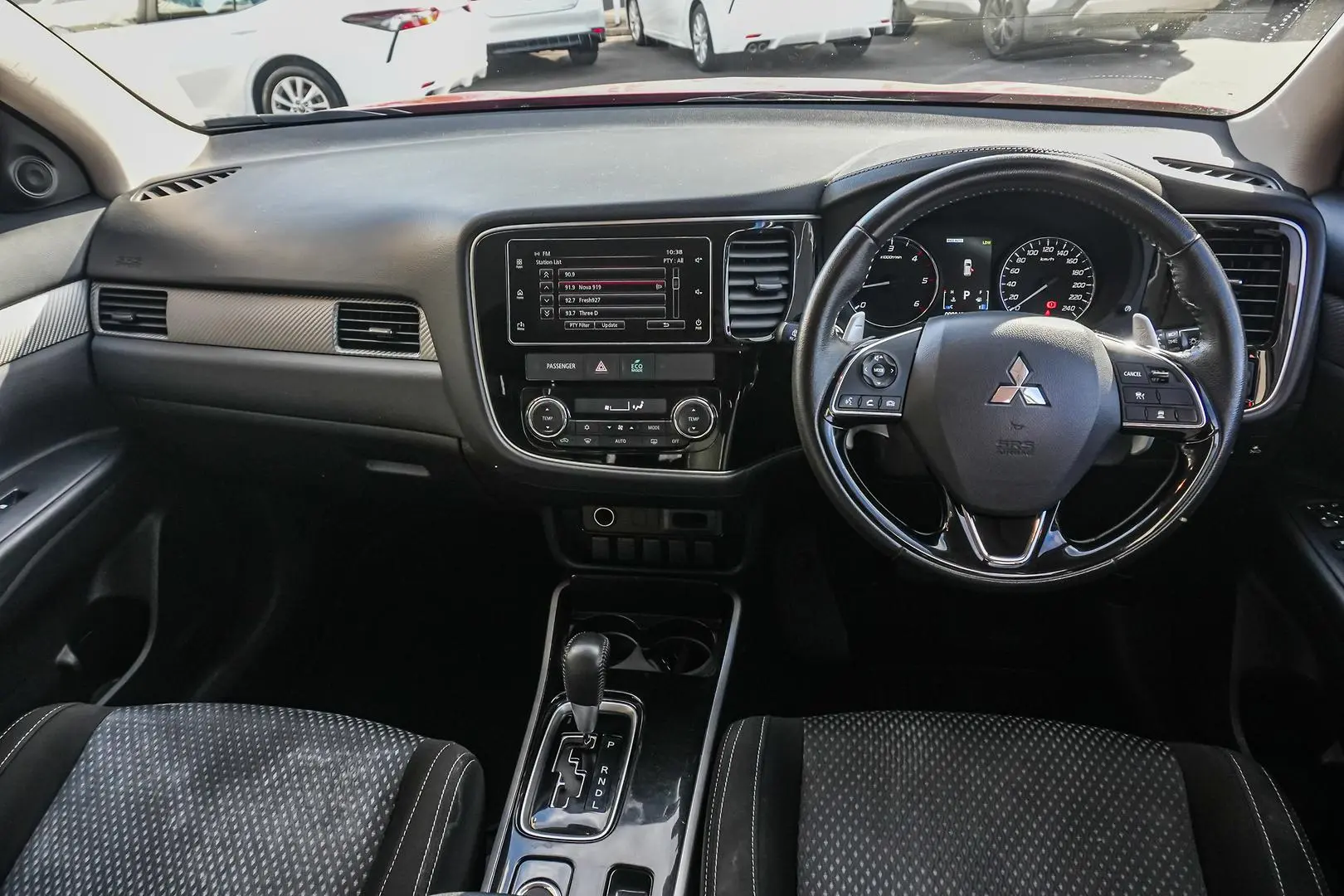 2018 Mitsubishi Outlander Gallery Image 9