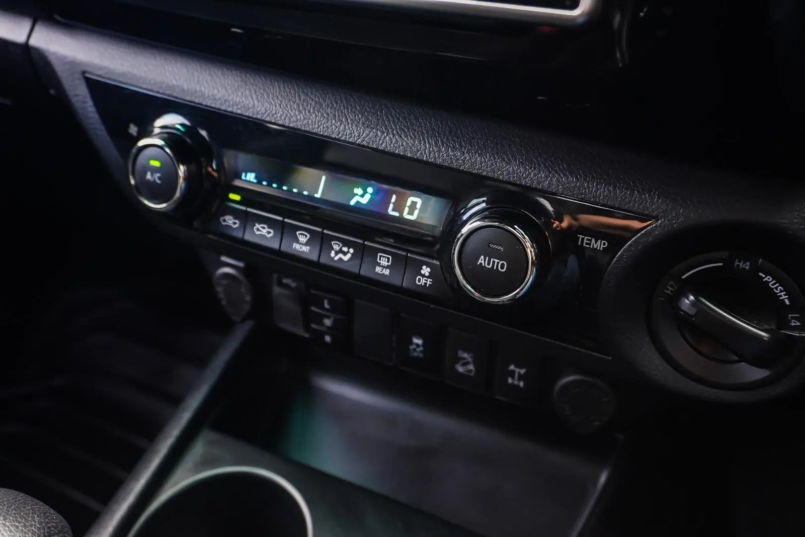 2019 Toyota Hilux Gallery Image 24