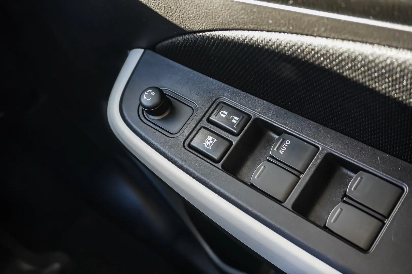 2020 Suzuki Swift Gallery Image 22