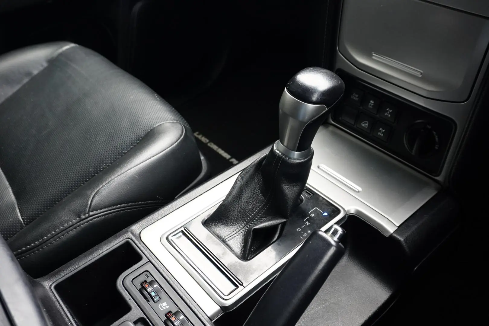 2020 Toyota Landcruiser Prado Gallery Image 18