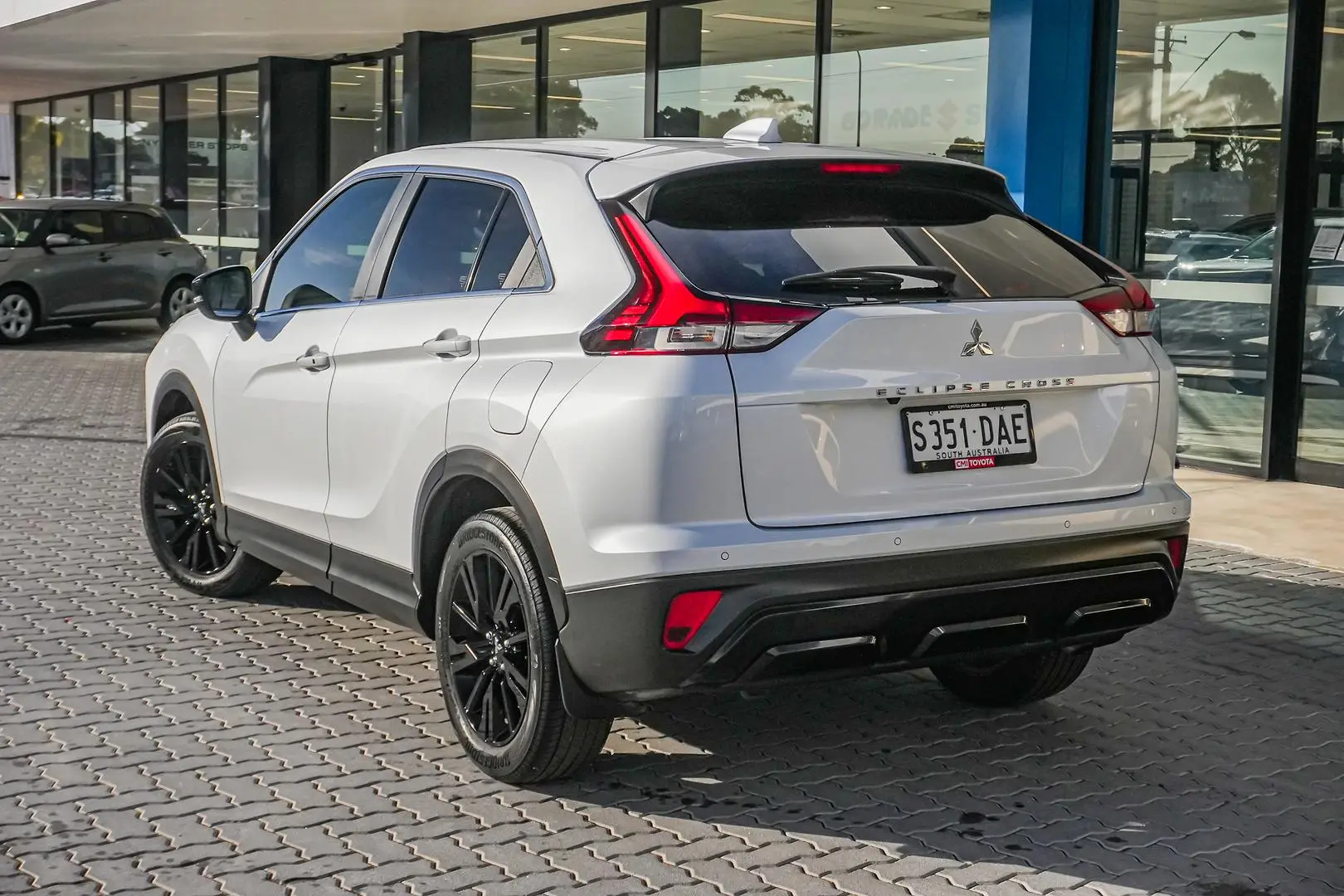2023 Mitsubishi Eclipse Cross Gallery Image 3