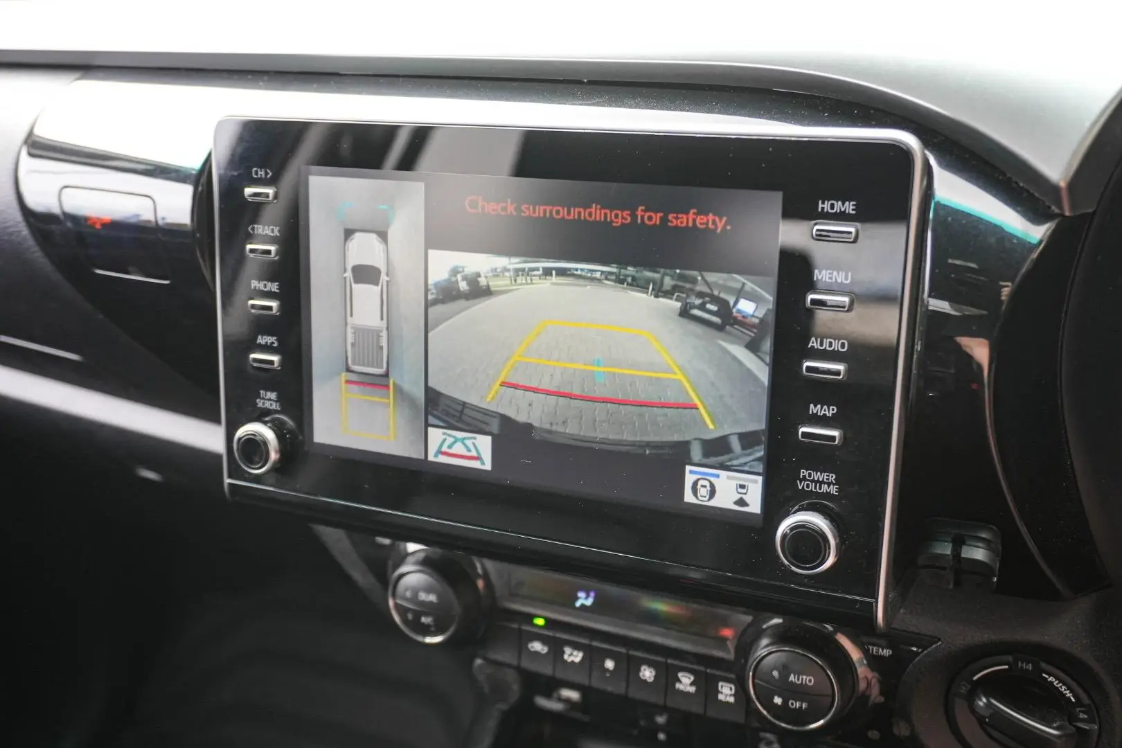 2022 Toyota Hilux Gallery Image 22