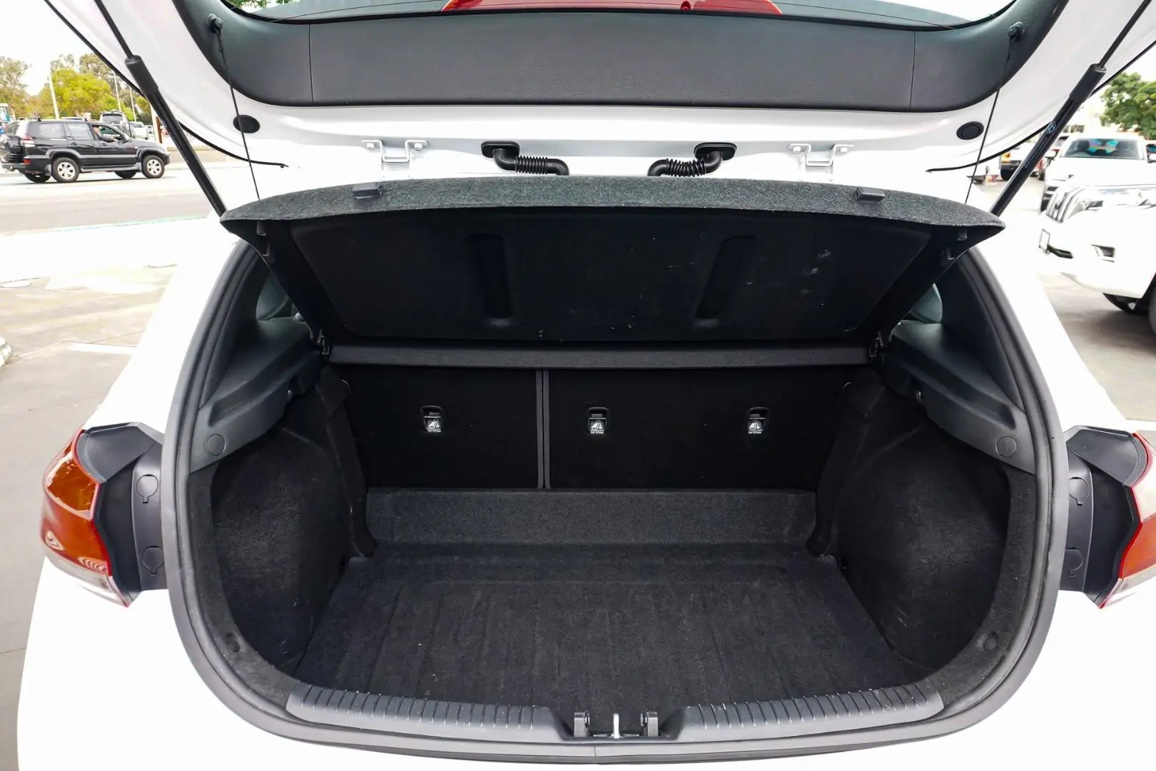 2022 Hyundai i30 Gallery Image 10