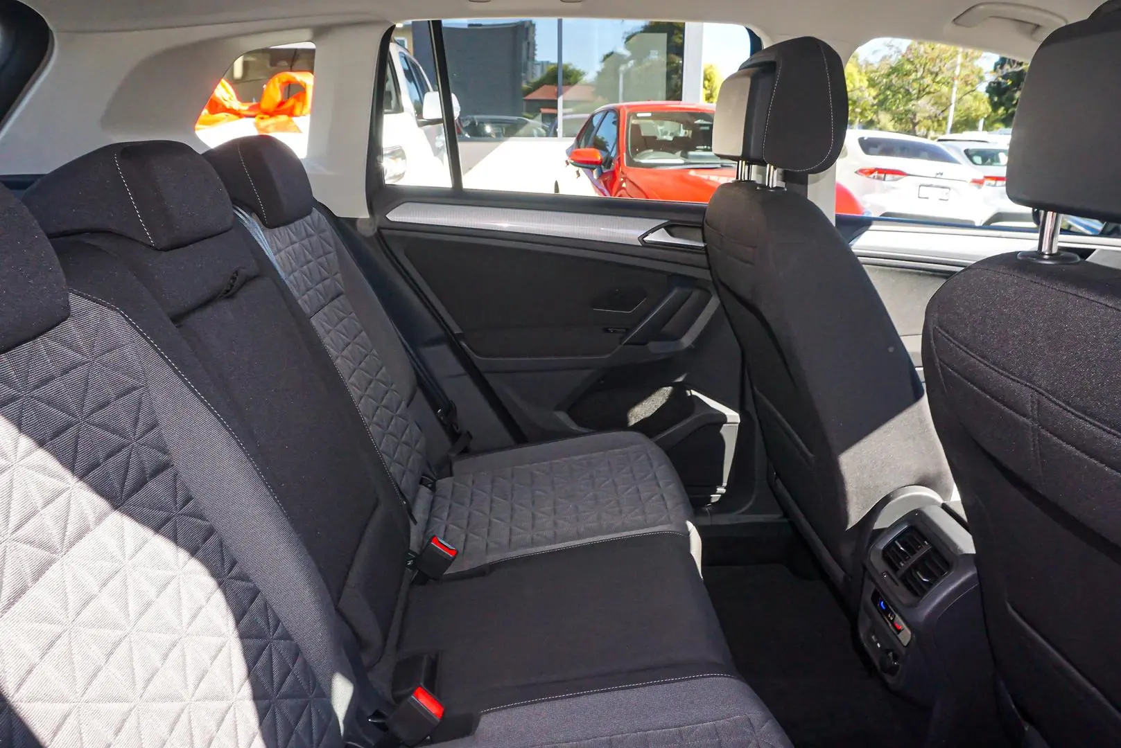 2022 Volkswagen Tiguan Gallery Image 7