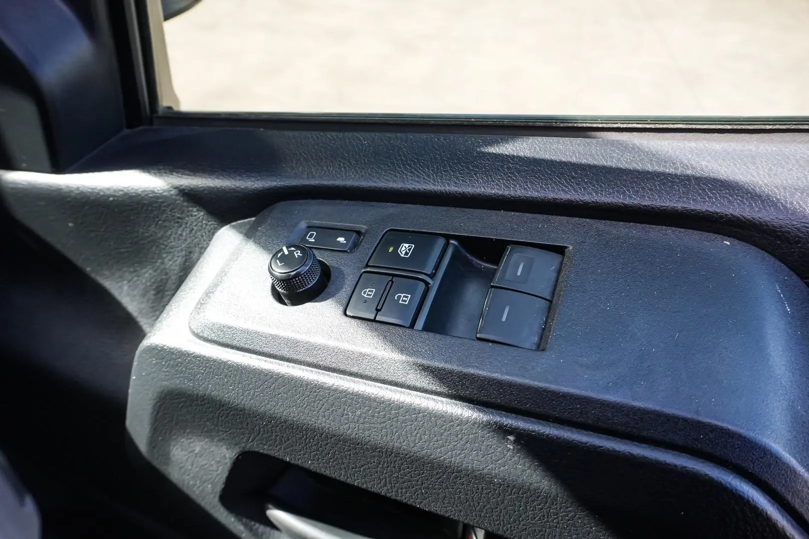 2021 Toyota Hiace Gallery Image 16