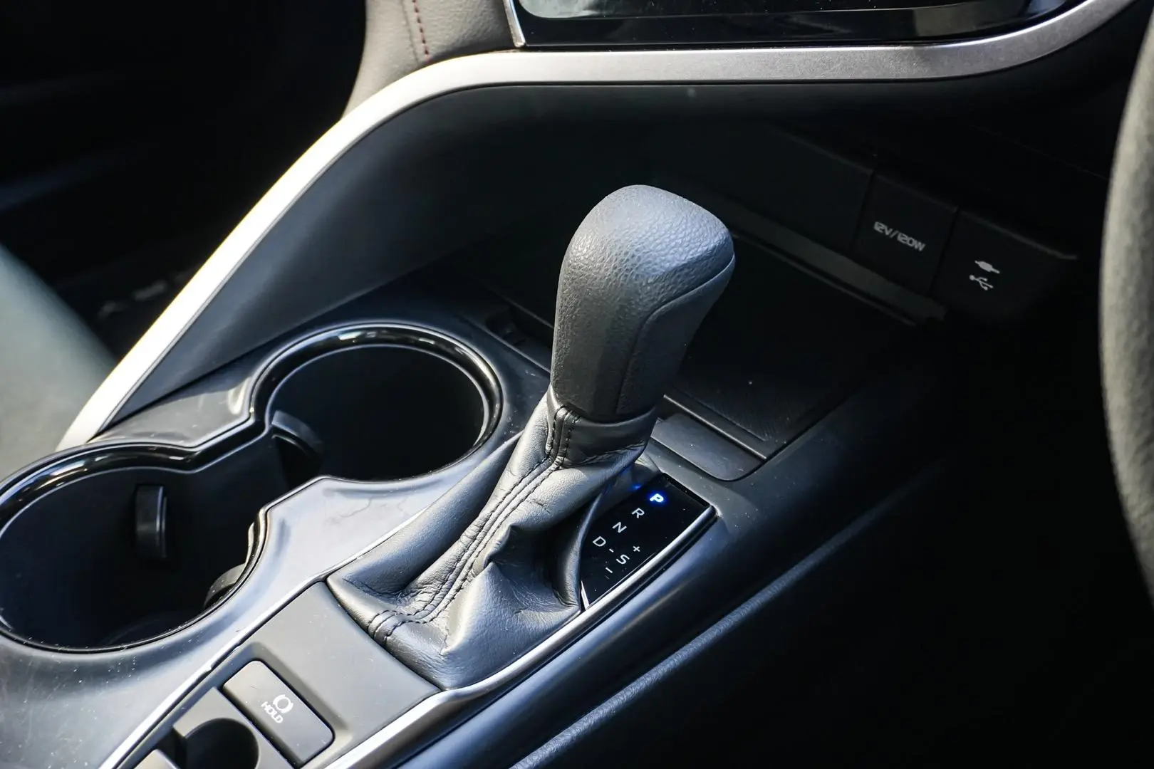 2018 Toyota Camry Gallery Image 16