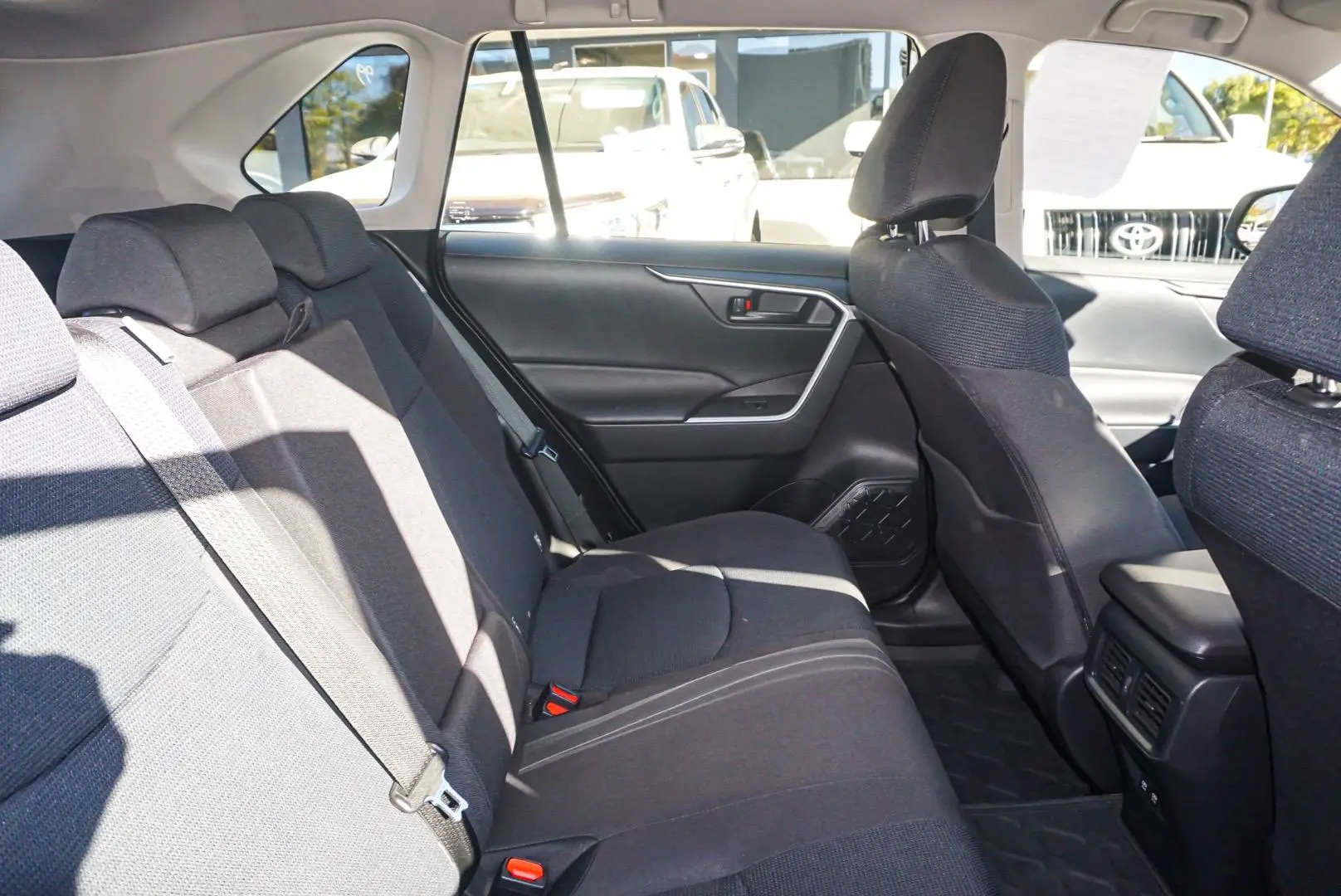 2022 Toyota RAV4 Gallery Image 7