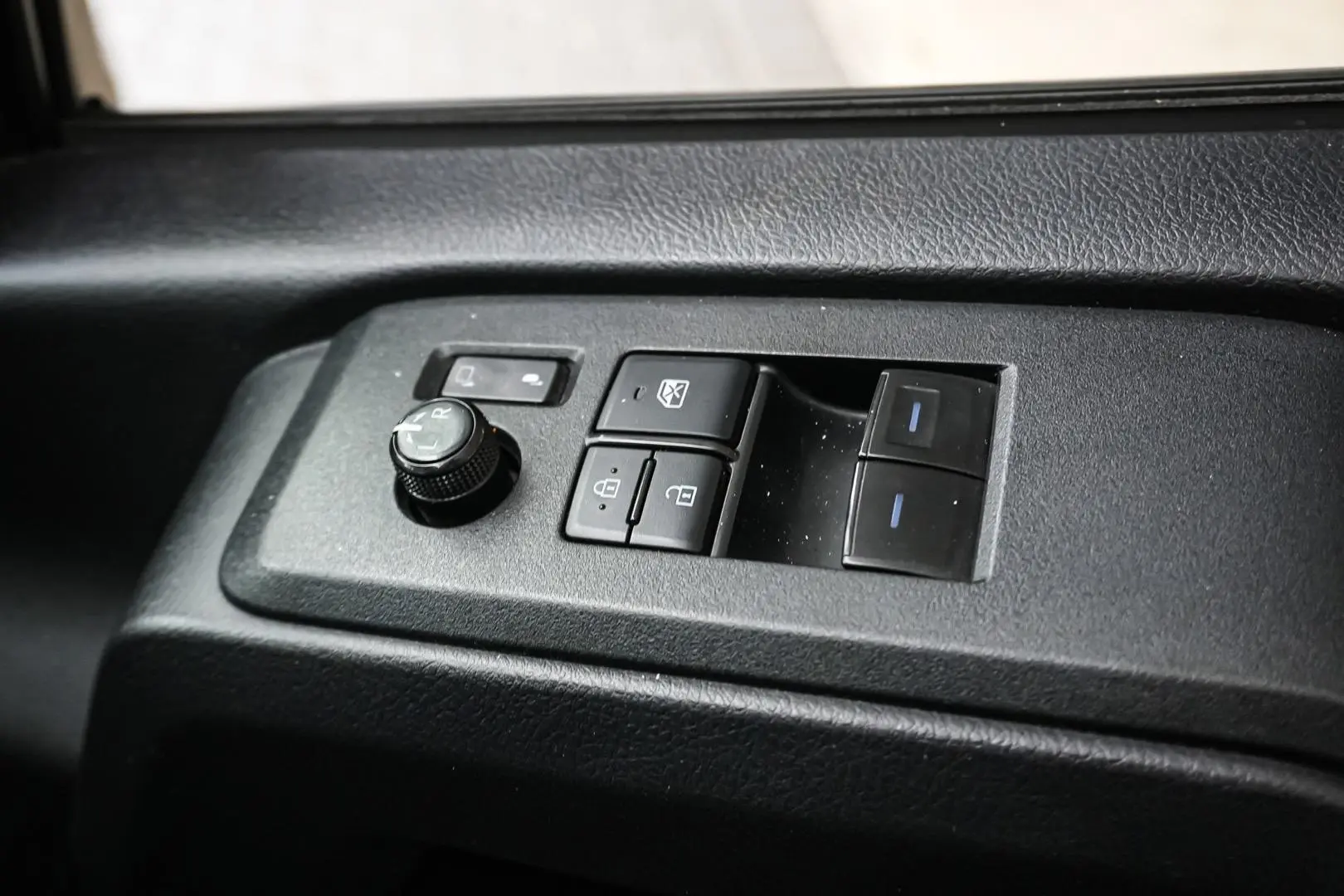 2022 Toyota Hiace Gallery Image 18