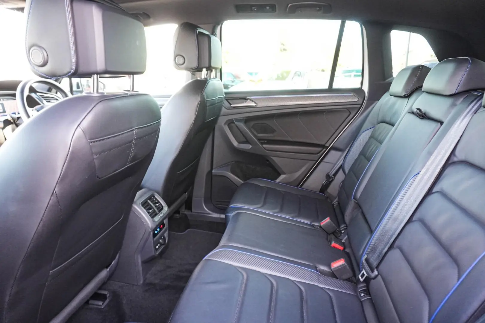 2022 Volkswagen Tiguan Gallery Image 8