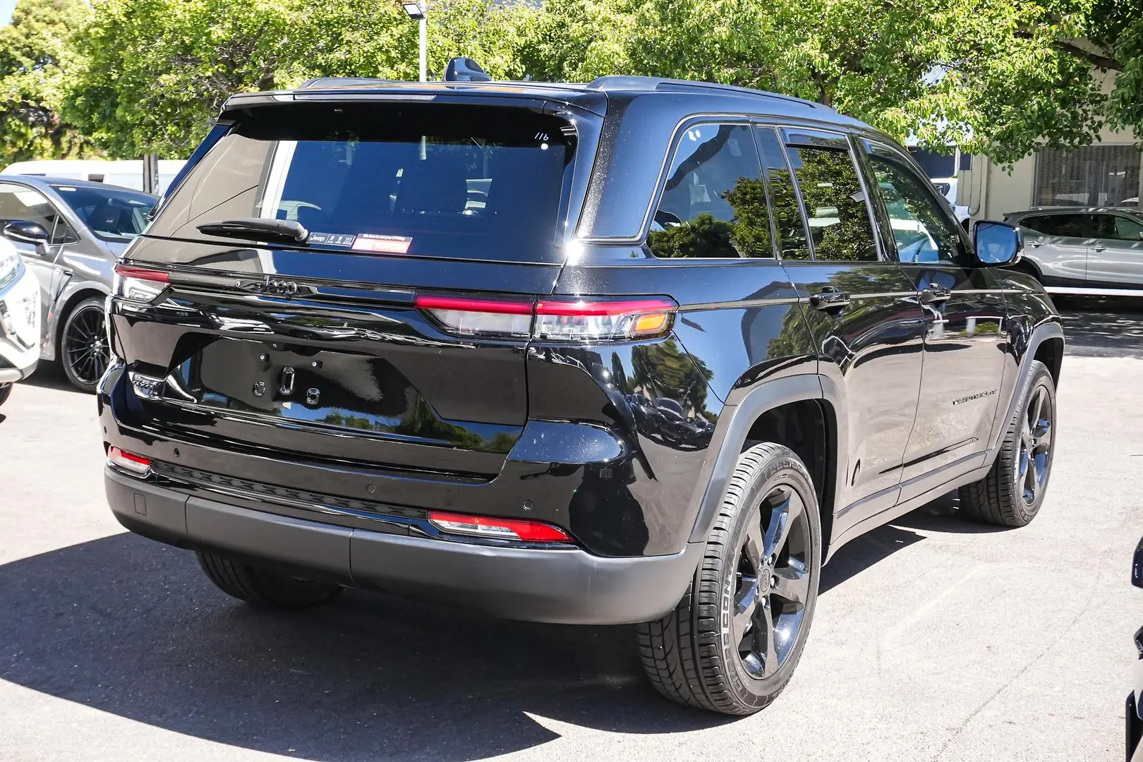 2023 Jeep Grand Cherokee Gallery Image 3