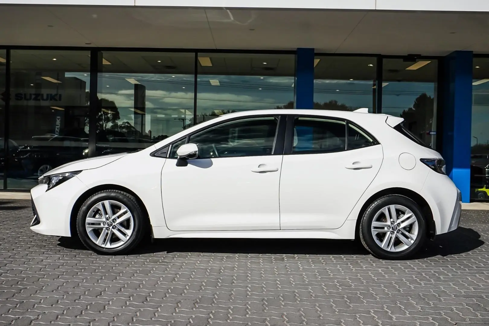 2021 Toyota Corolla Gallery Image 3