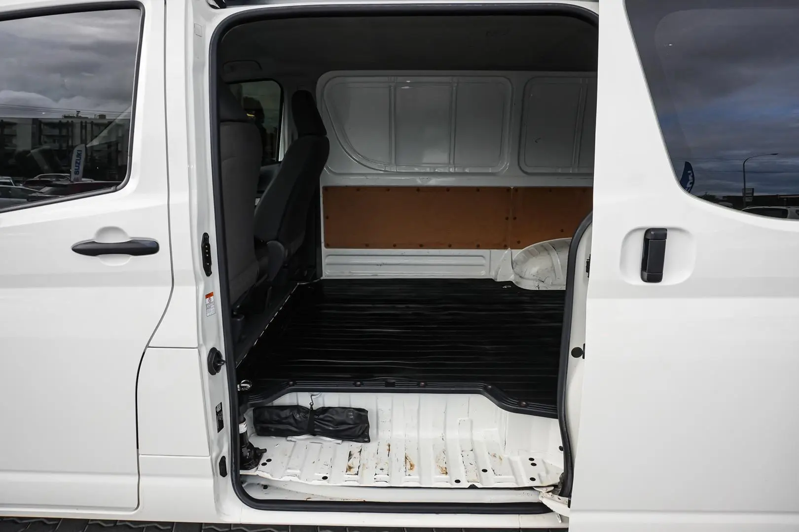 2021 Toyota Hiace Gallery Image 8