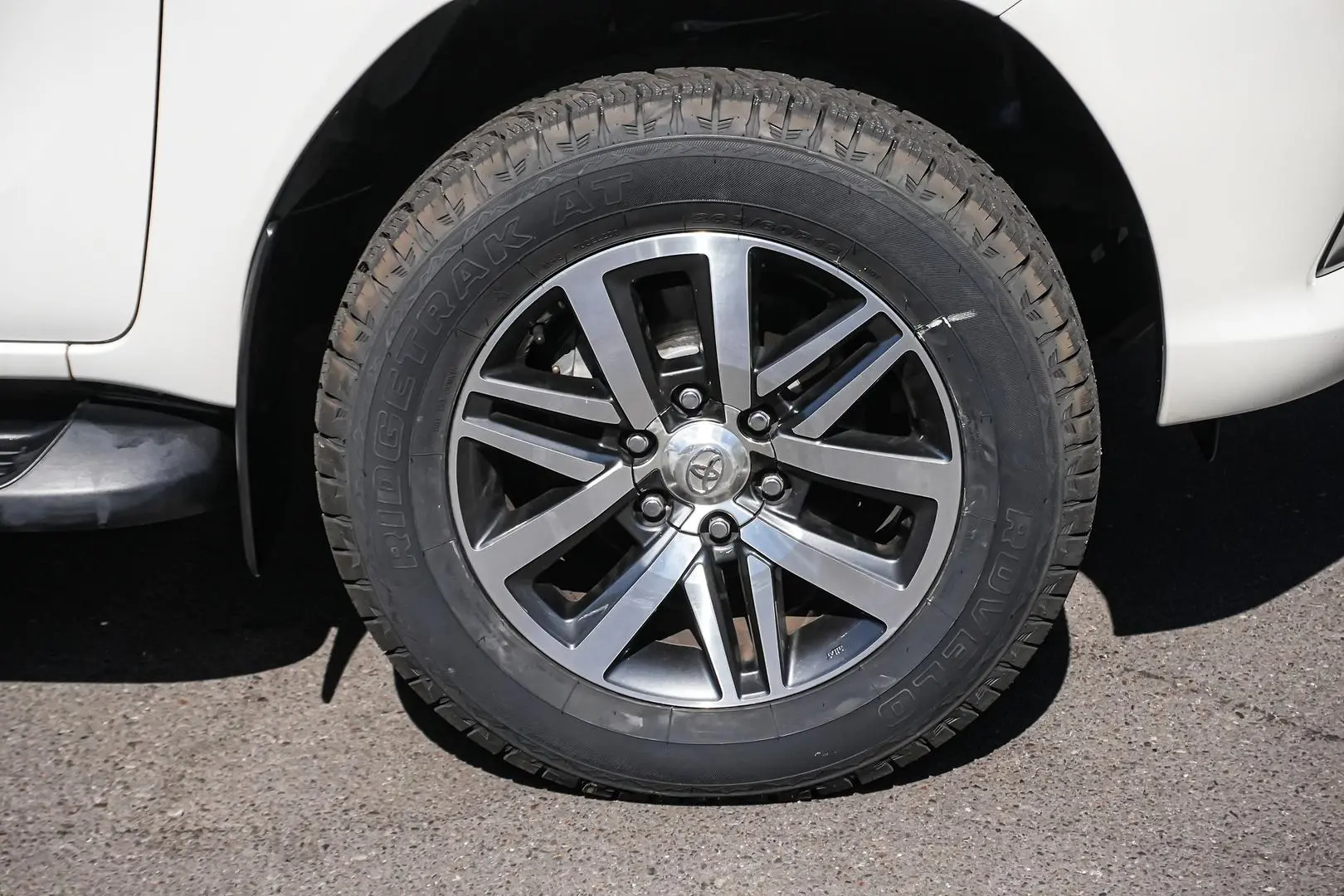 2016 Toyota Hilux Gallery Image 12