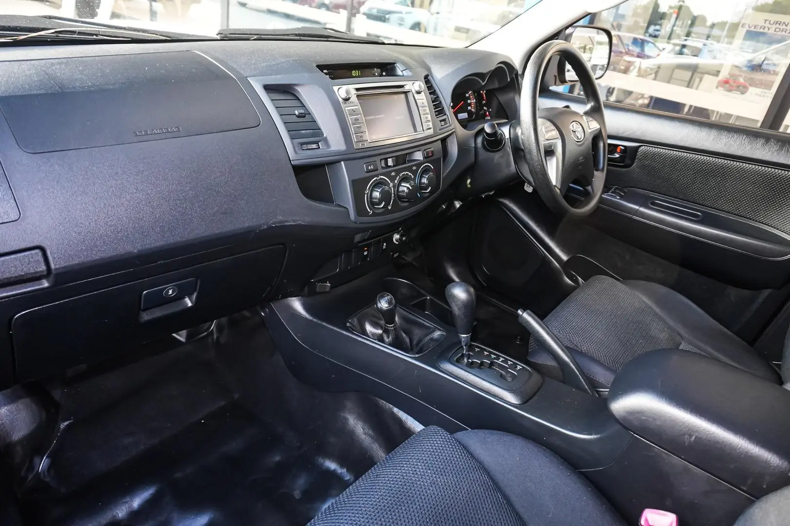 2014 Toyota Hilux Gallery Image 10