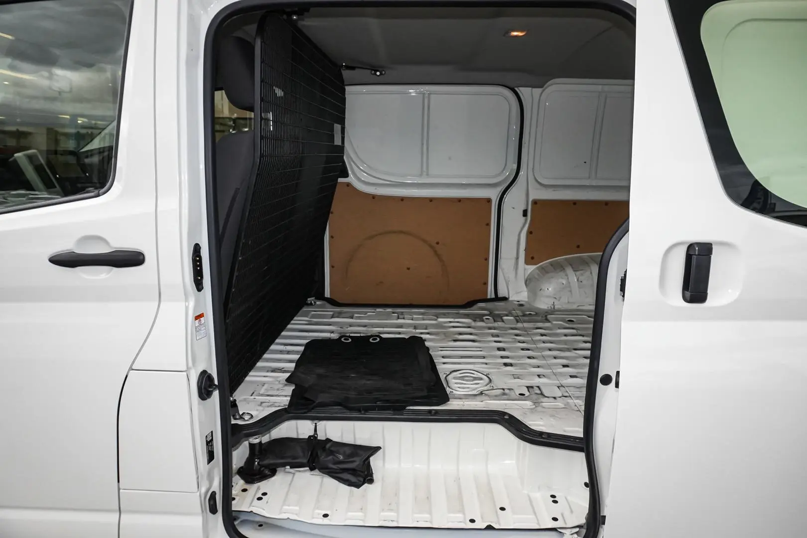 2022 Toyota Hiace Gallery Image 8