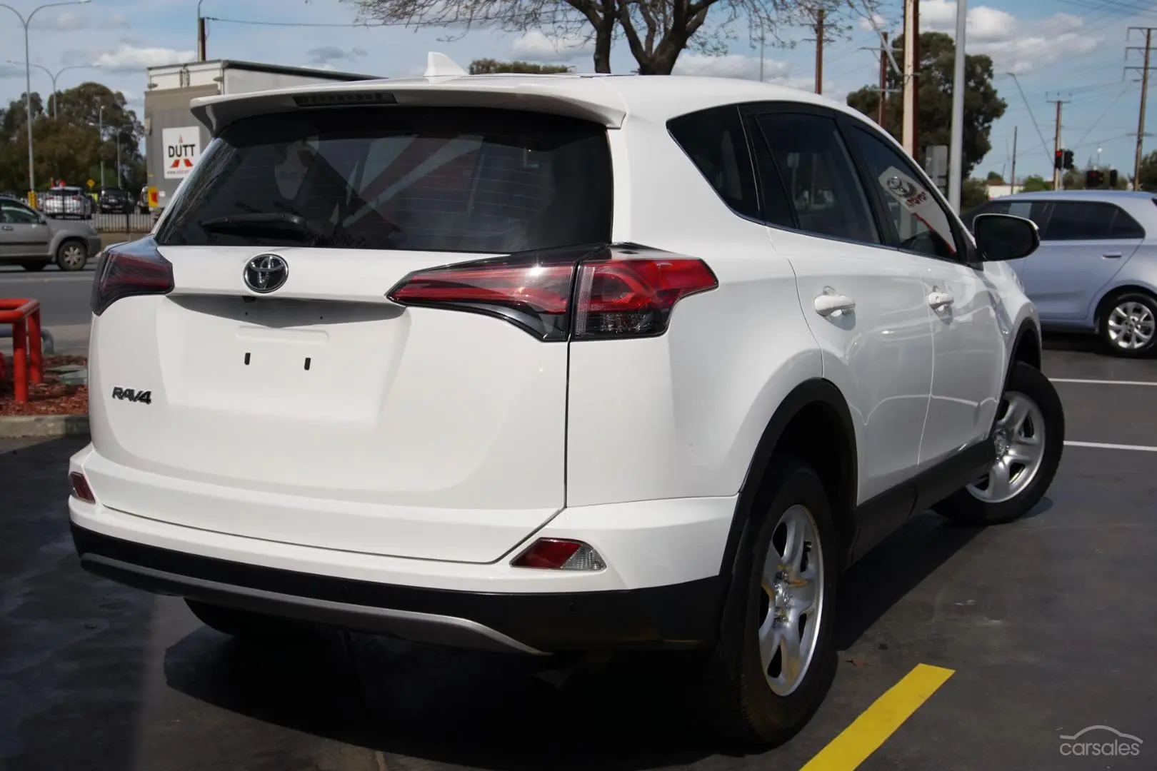 2017 Toyota RAV4 Image 2