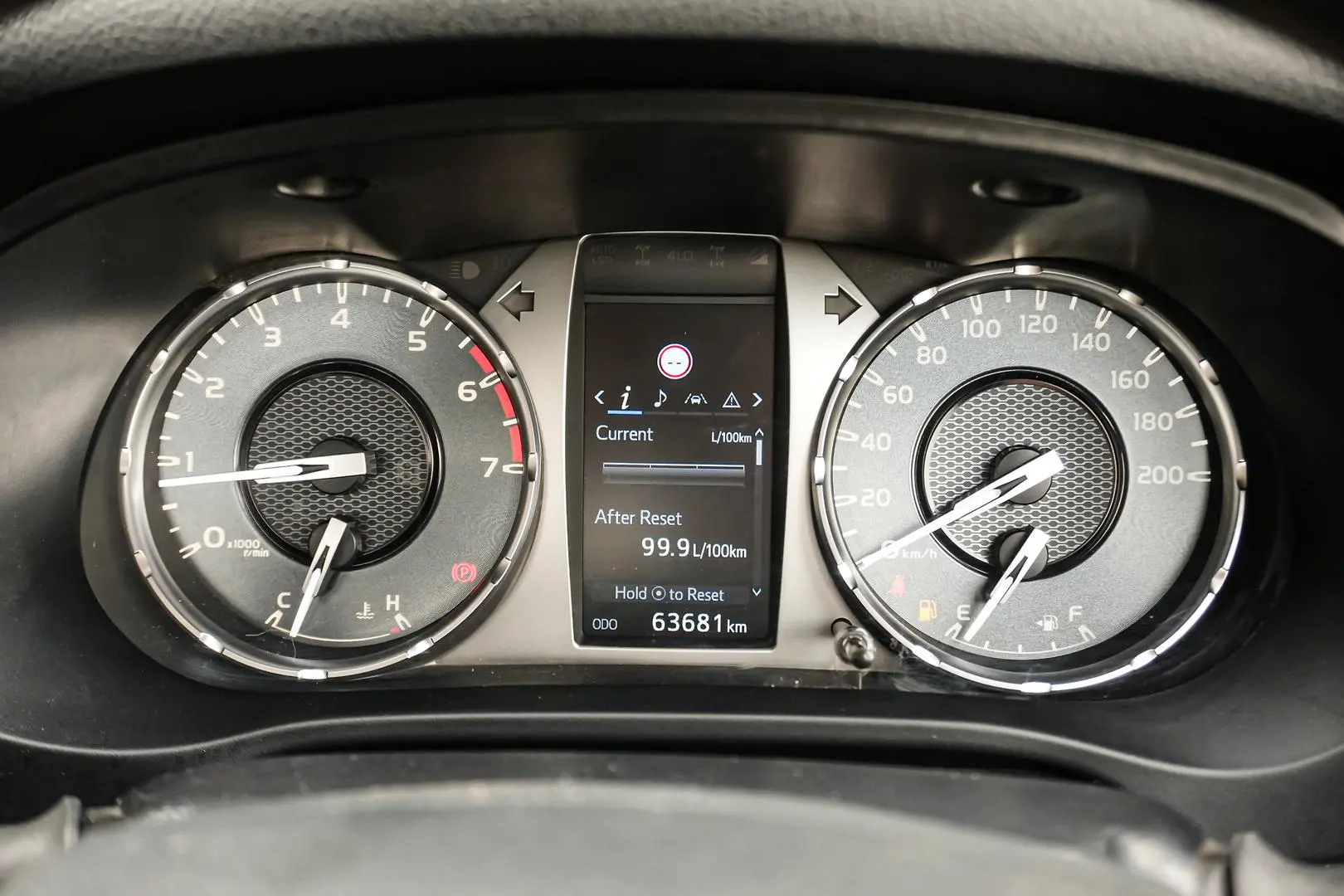 2022 Toyota Hilux Gallery Image 15
