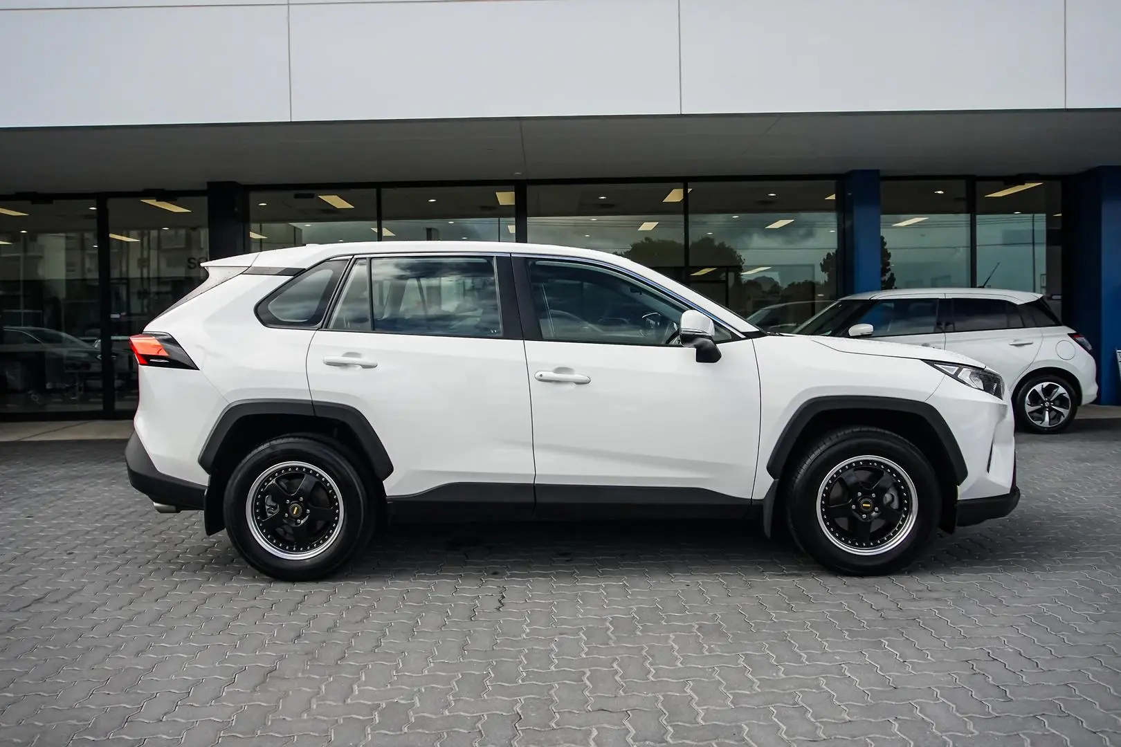 2019 Toyota Rav4 Gallery Image 3