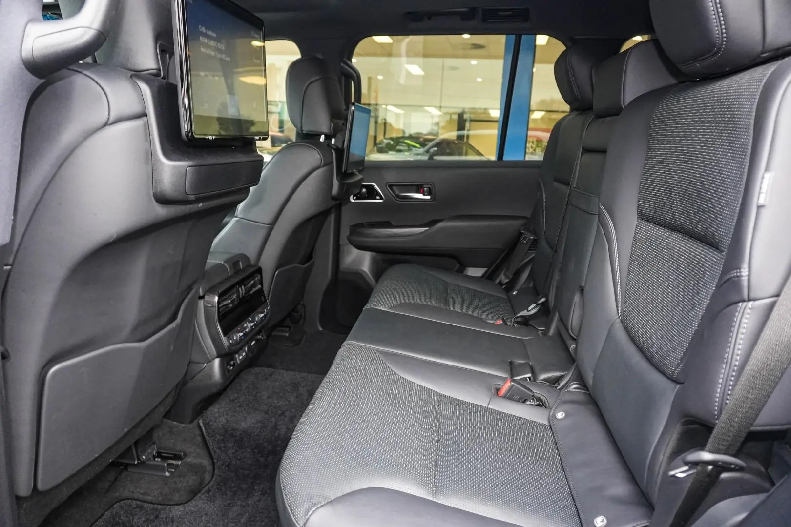 2022 Toyota Landcruiser Gallery Image 8