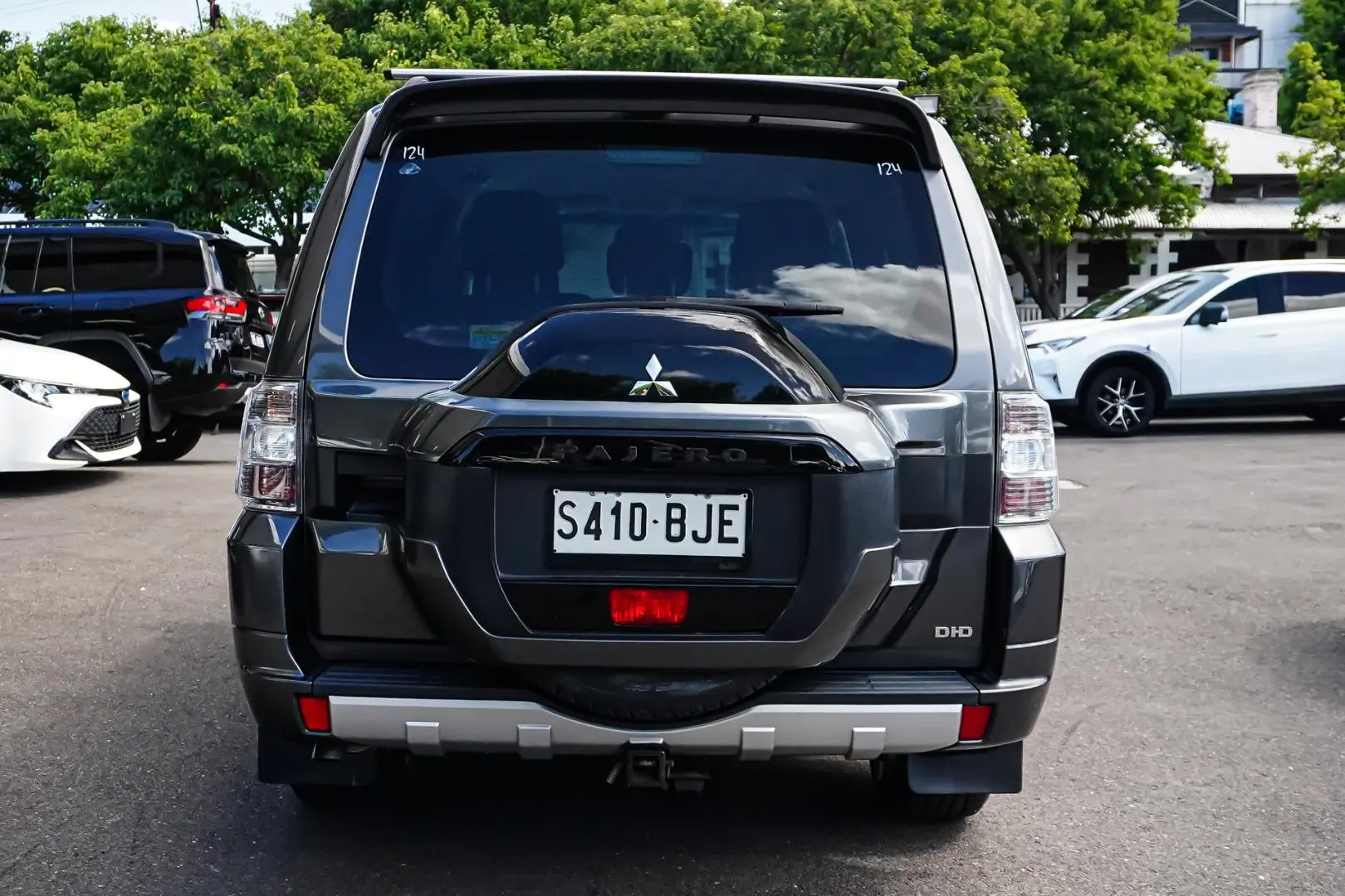 2015 Mitsubishi Pajero Gallery Image 5