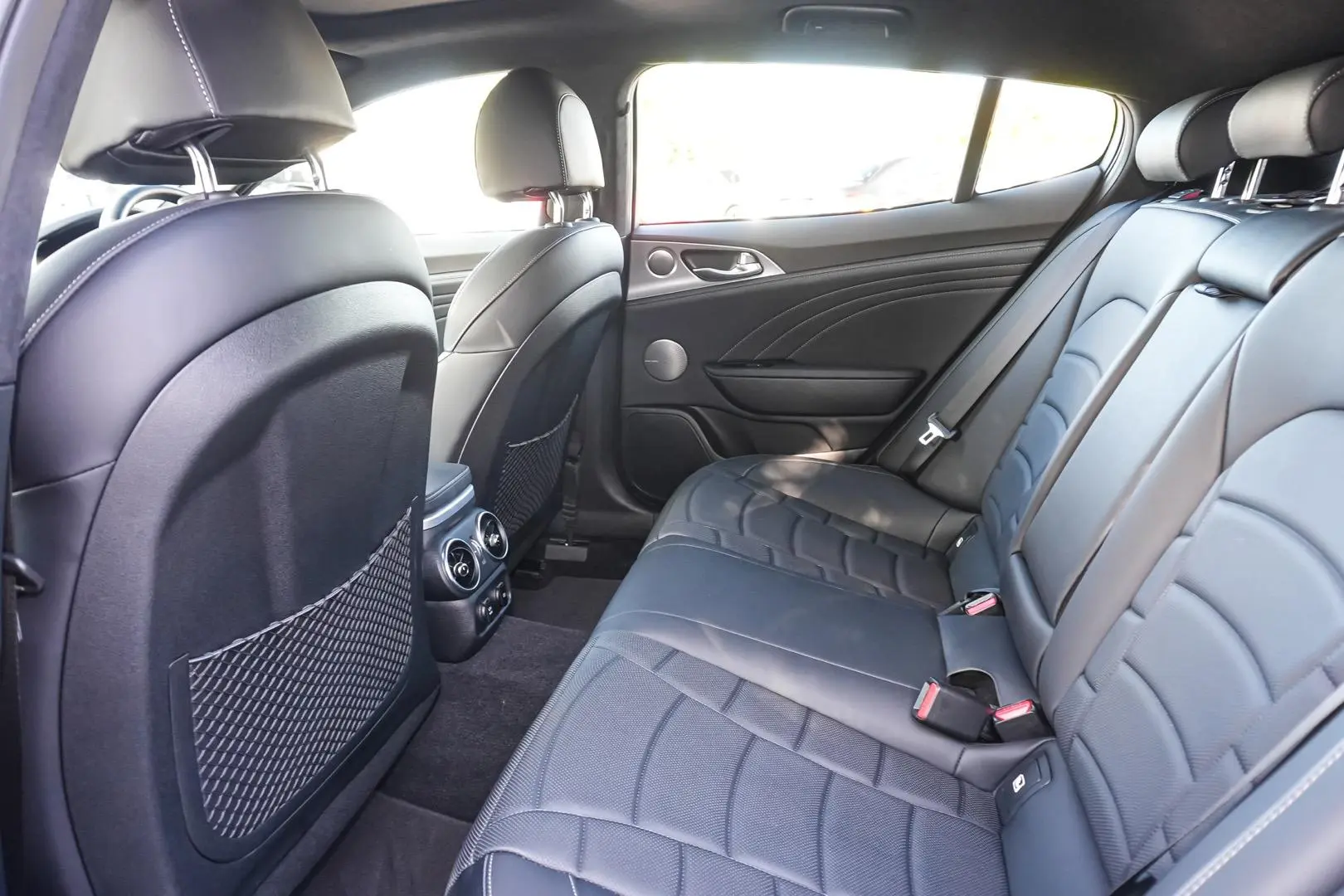 2022 Kia Stinger Gallery Image 8