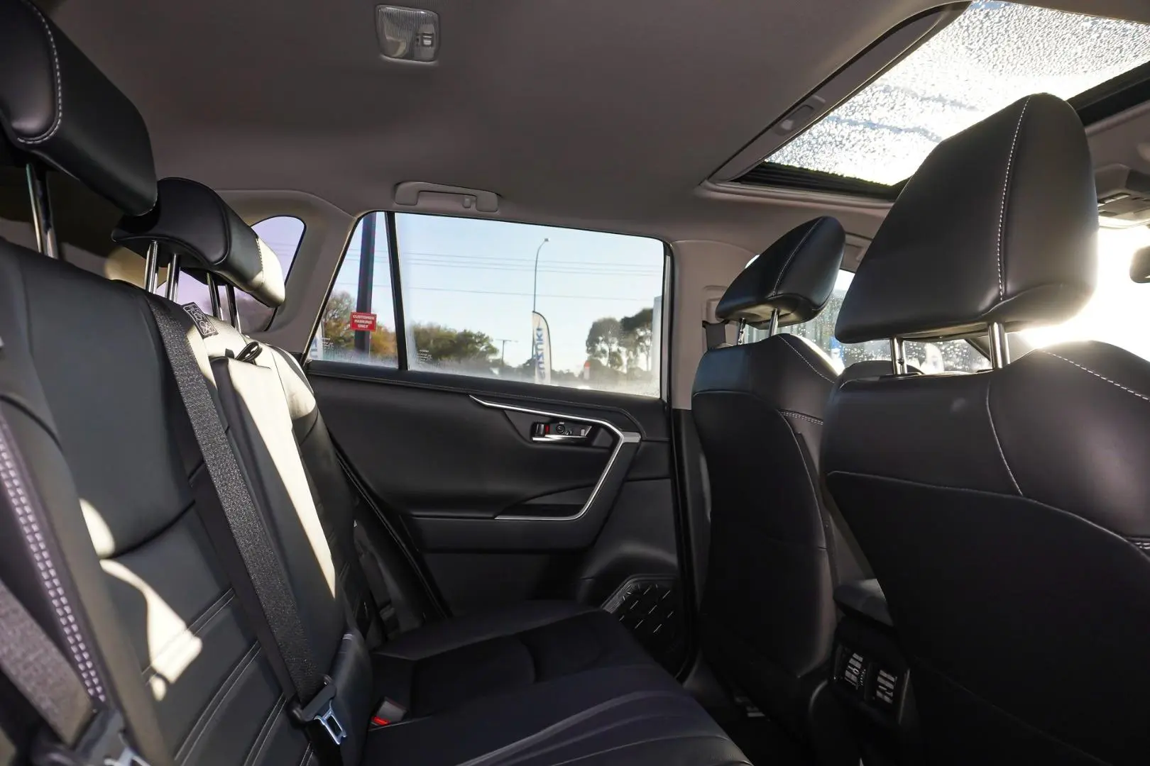 2021 Toyota RAV4 Gallery Image 7