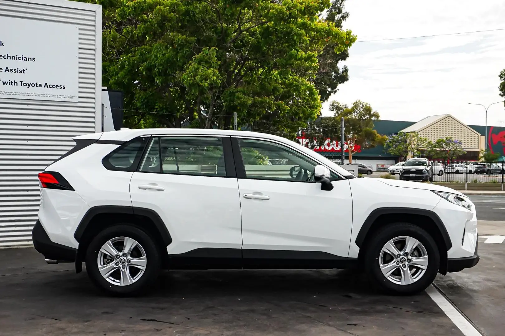 2019 Toyota RAV4 Gallery Image 4