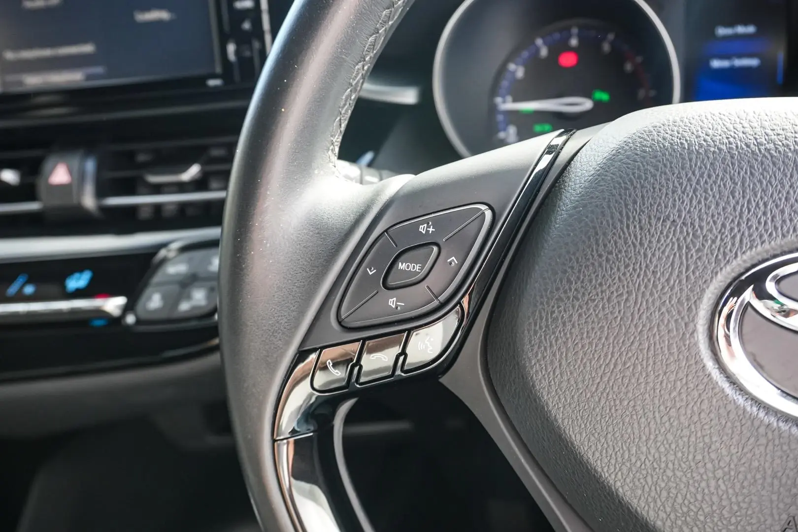 2017 Toyota C-HR Gallery Image 20