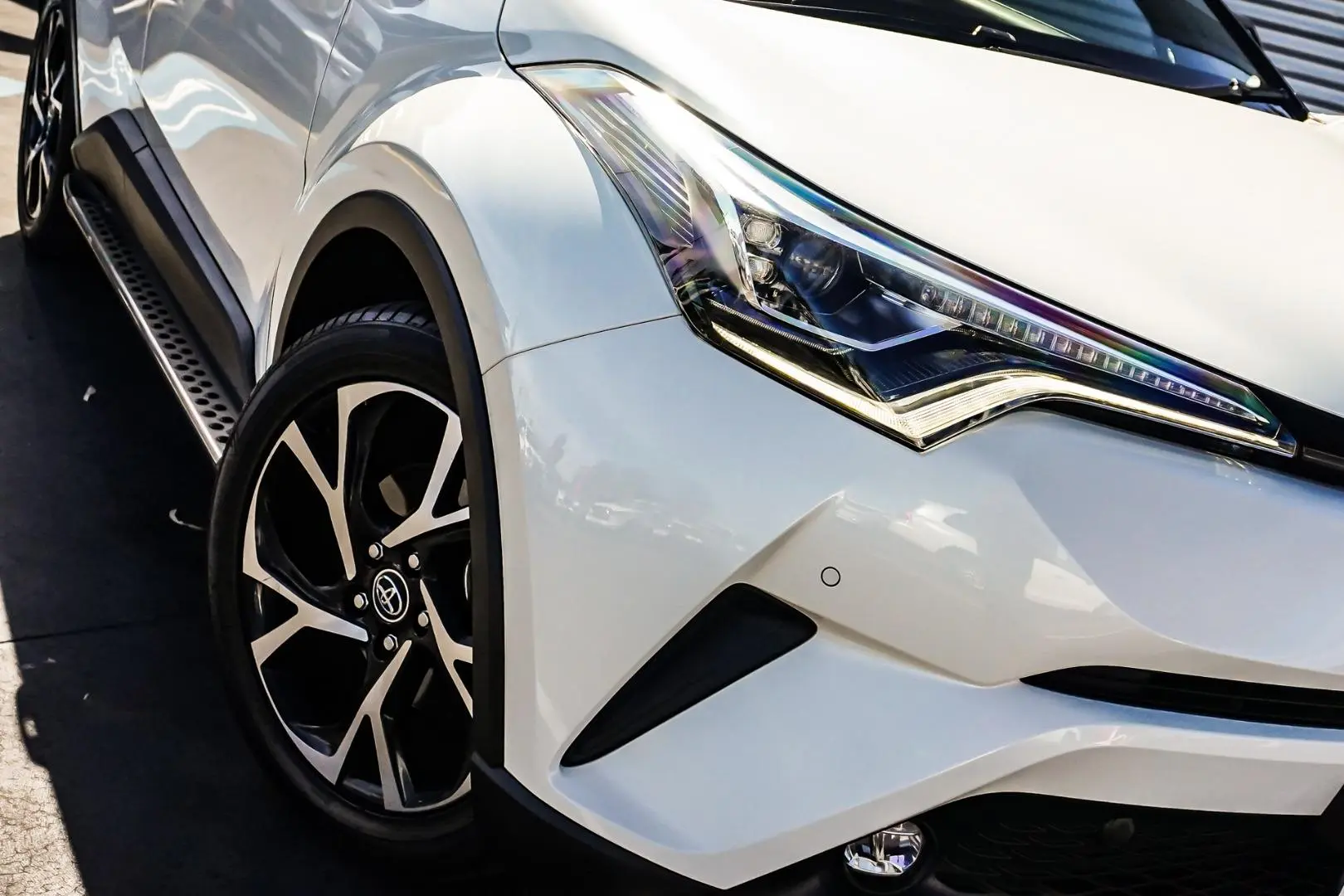 2017 Toyota C-HR Gallery Image 12
