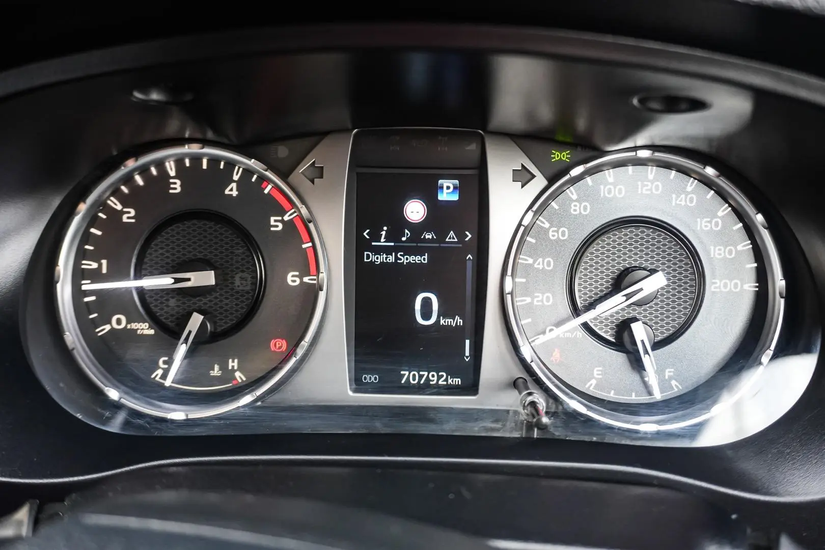 2022 Toyota Hilux Gallery Image 15
