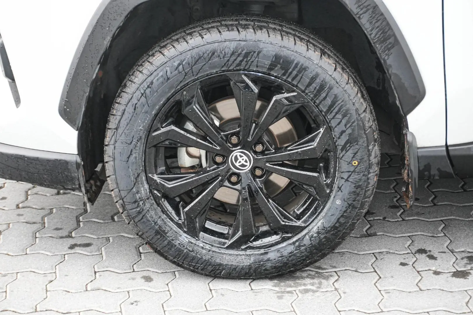 2024 Toyota RAV4 Gallery Image 13