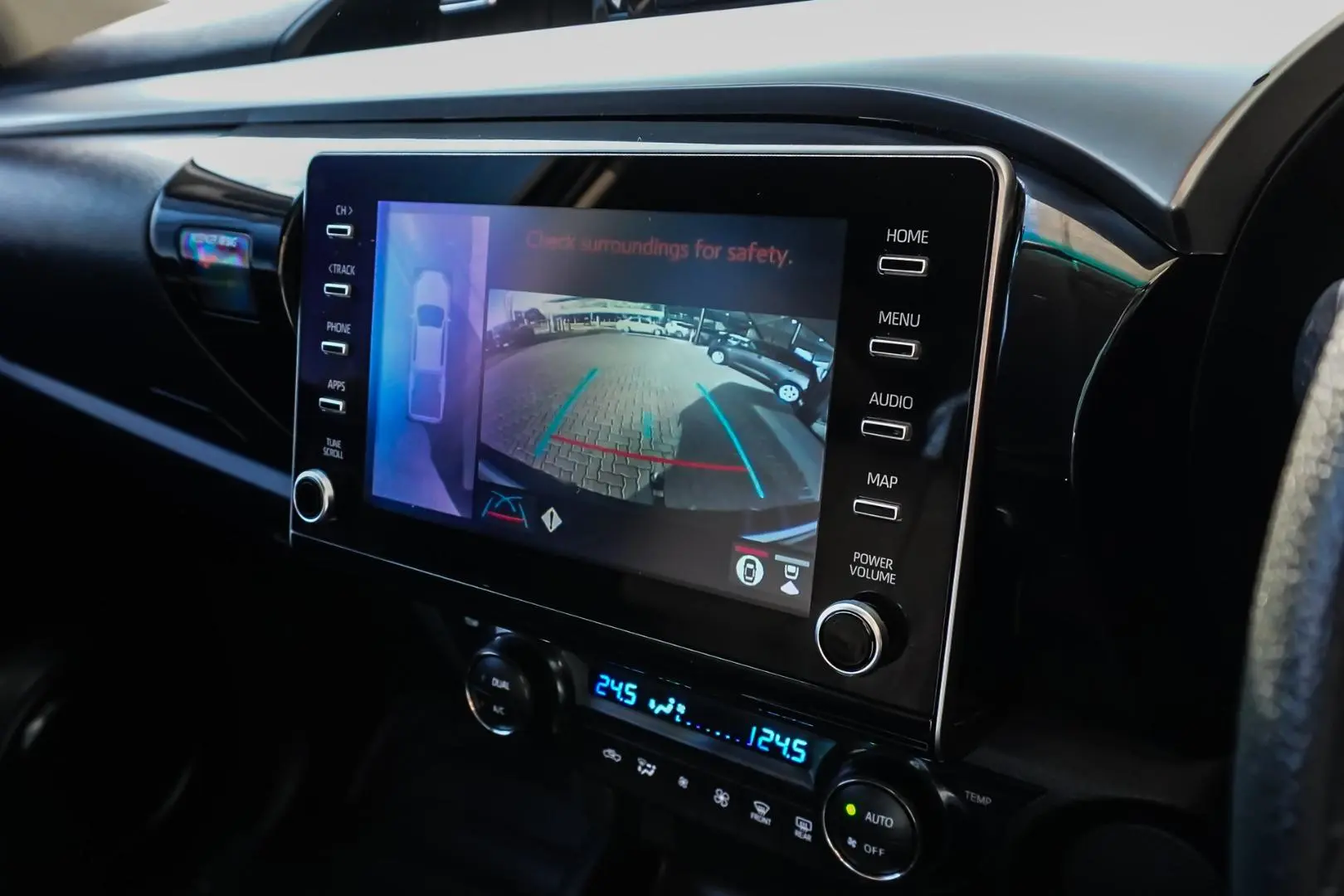2022 Toyota Hilux Gallery Image 24
