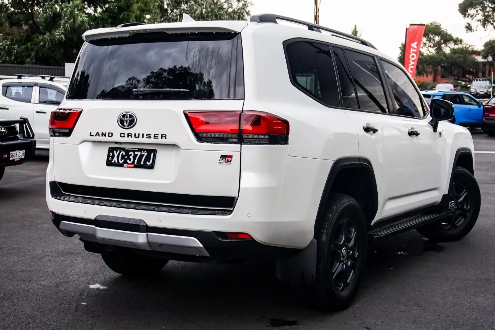 2022 Toyota Landcruiser Image 2