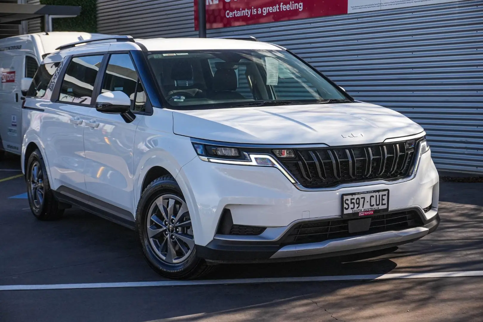 2022 Kia Carnival Gallery Image 2