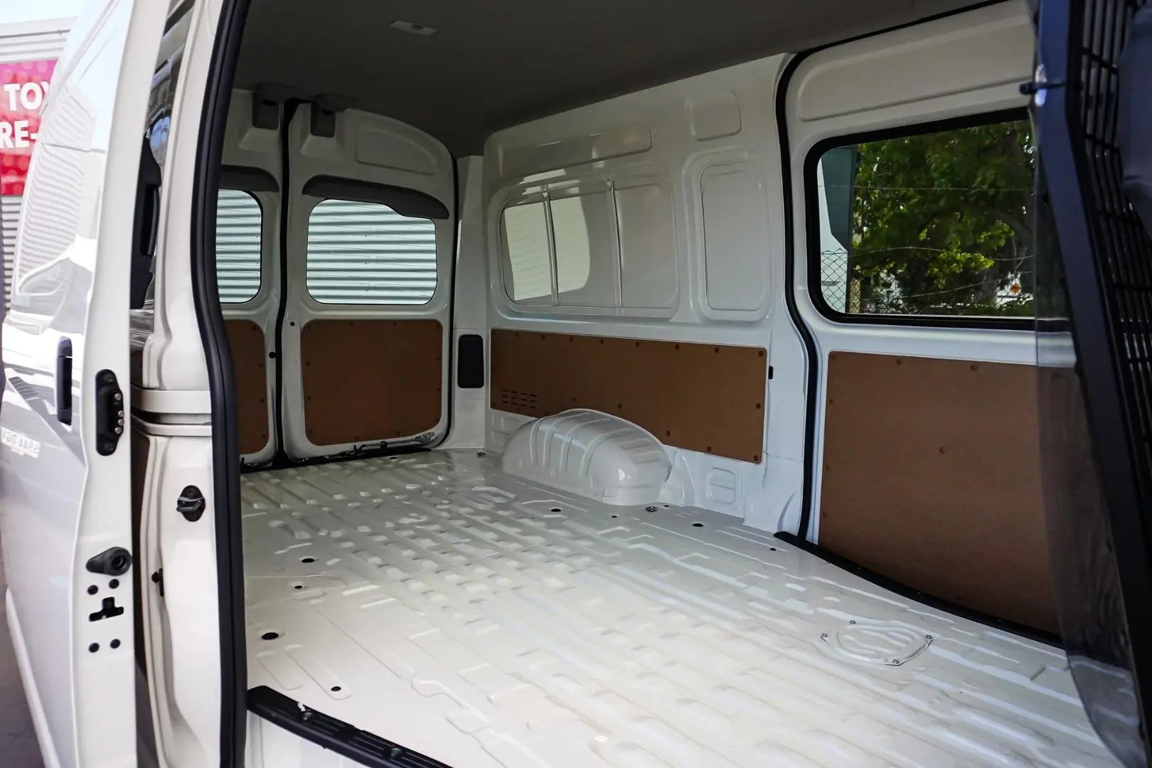 2025 Toyota Hiace Gallery Image 7