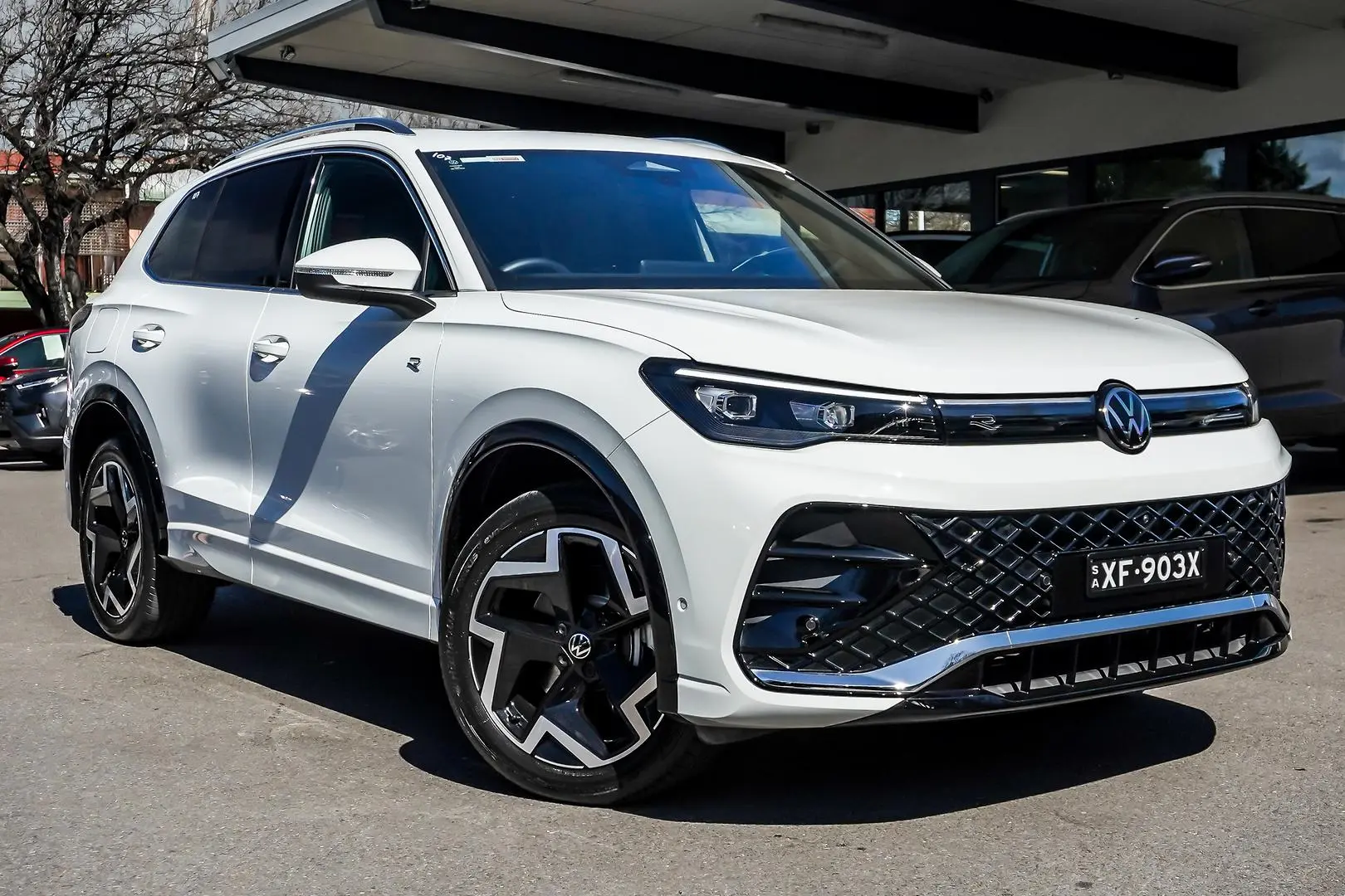 2025 Volkswagen Tiguan Gallery Image 2