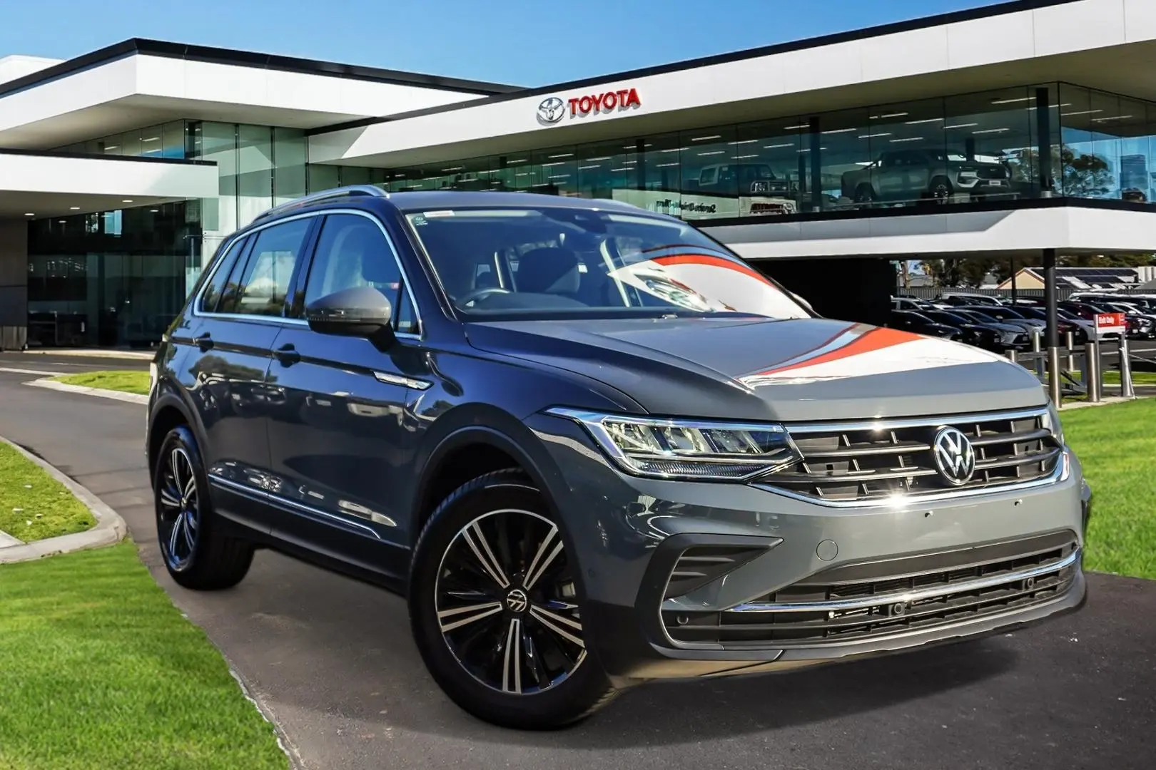 2023 Volkswagen Tiguan Gallery Image 1