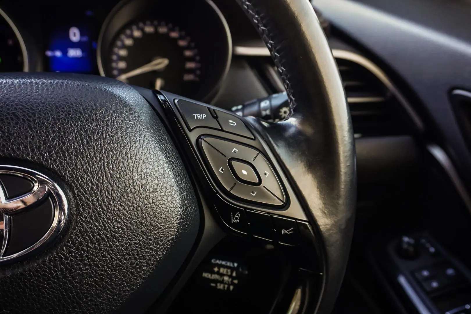 2017 Toyota C-HR Gallery Image 22