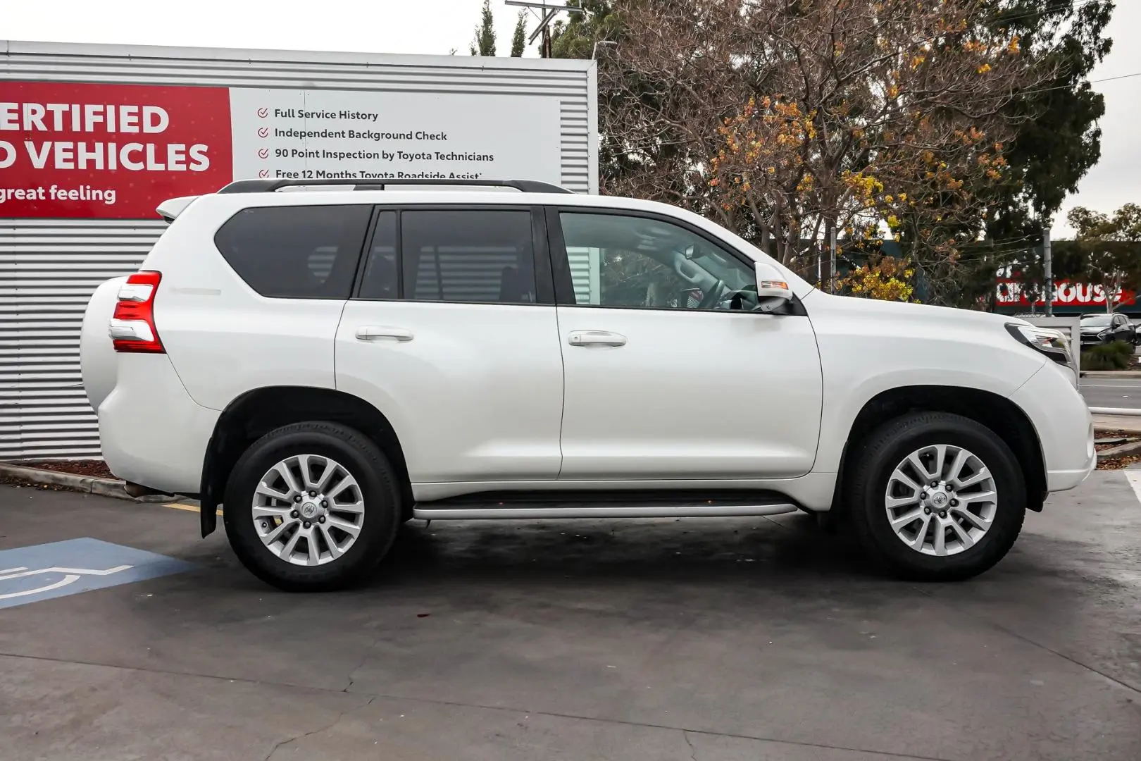 2015 Toyota Landcruiser Prado Gallery Image 4