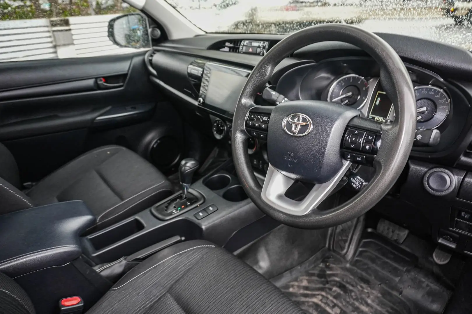 2022 Toyota Hilux Gallery Image 7