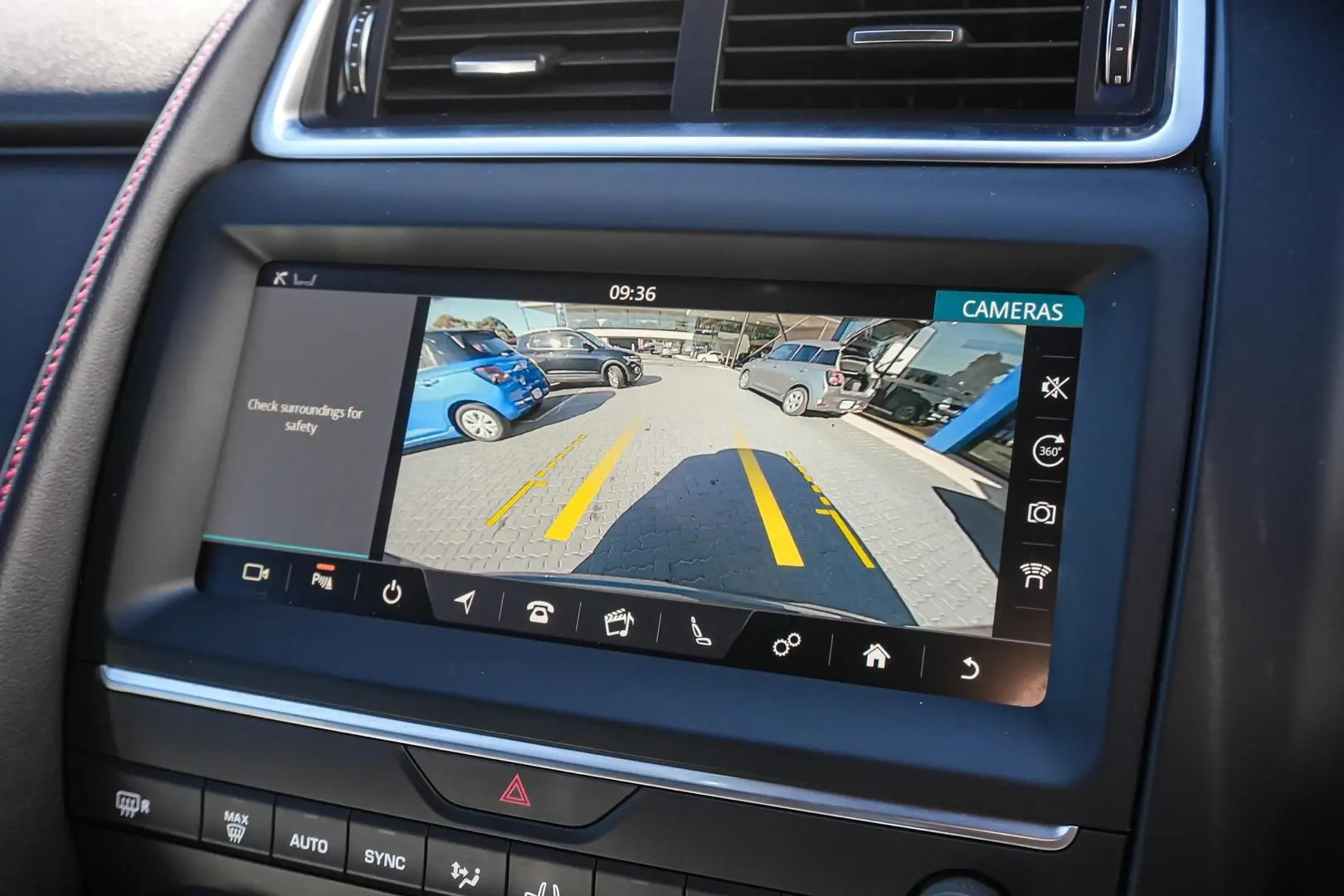 2020 Jaguar E-PACE Gallery Image 21