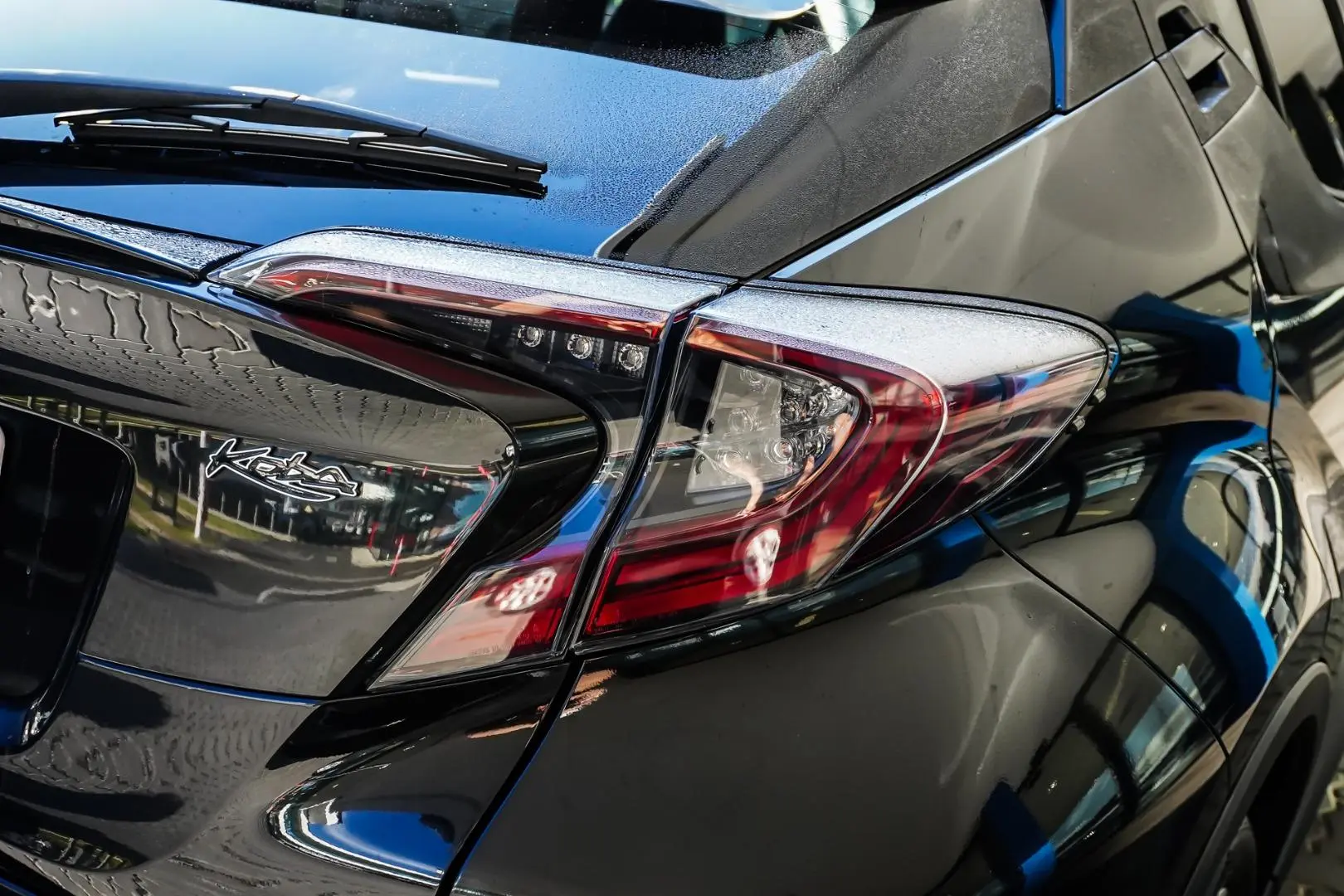 2017 Toyota C-HR Gallery Image 13