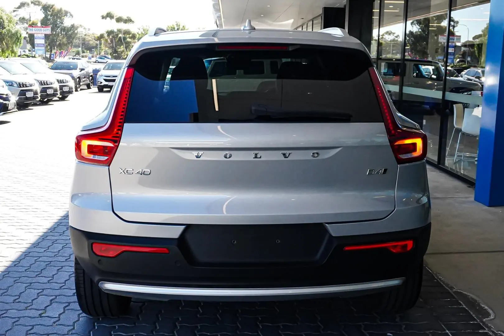 2023 Volvo XC40 Gallery Image 6