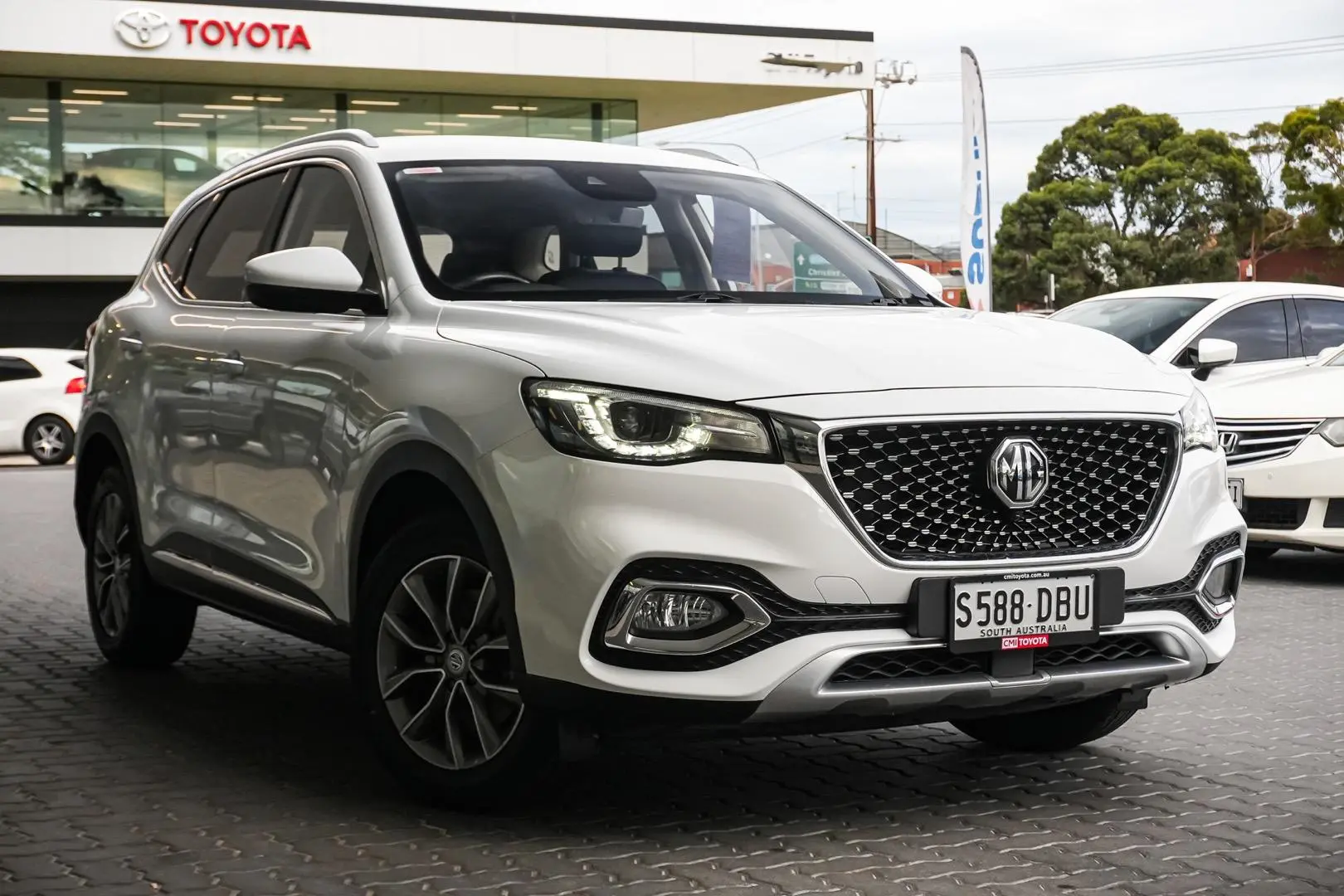 2022 MG HS Gallery Image 2