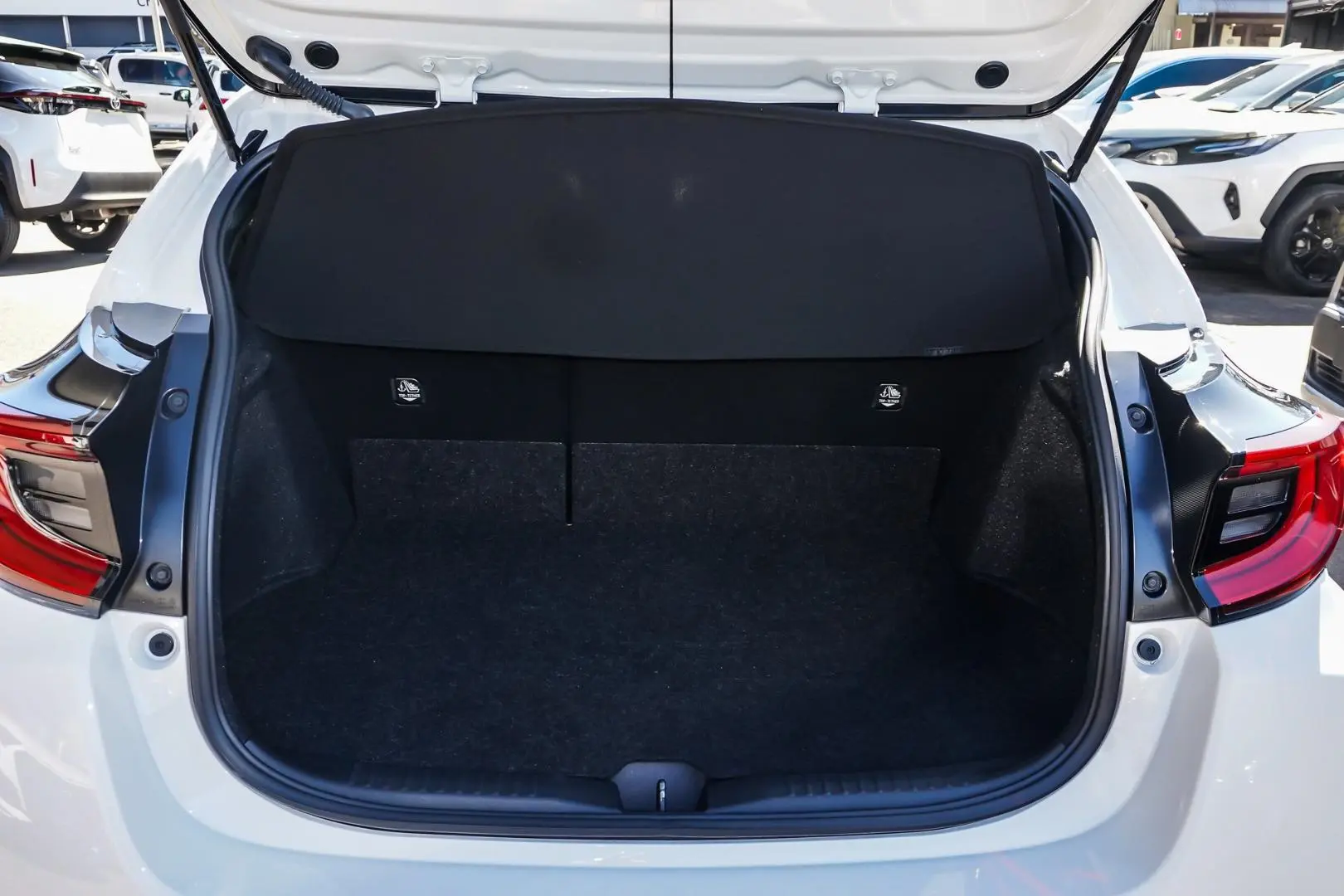 2020 Toyota Yaris Gallery Image 8