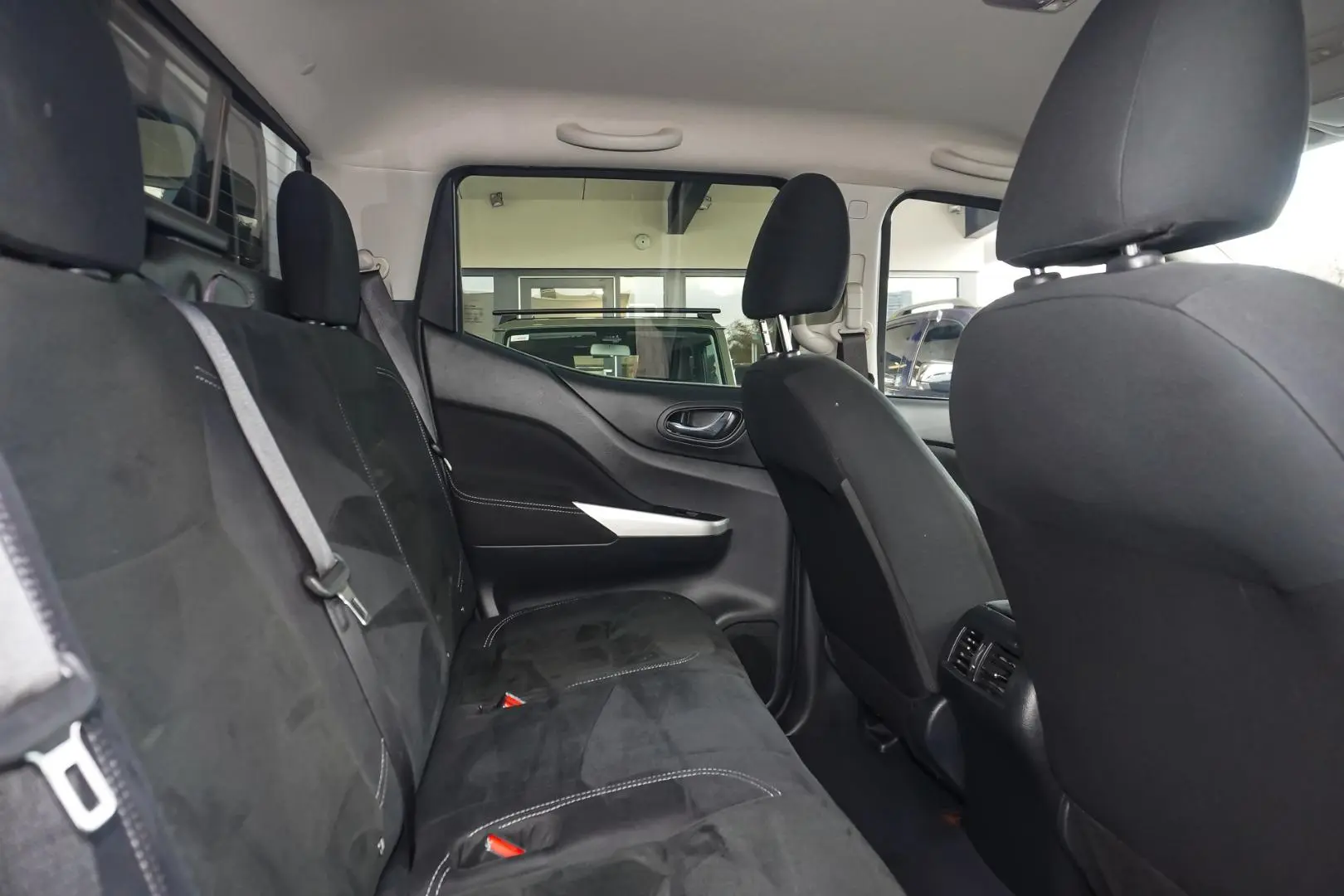 2020 Nissan Navara Gallery Image 8