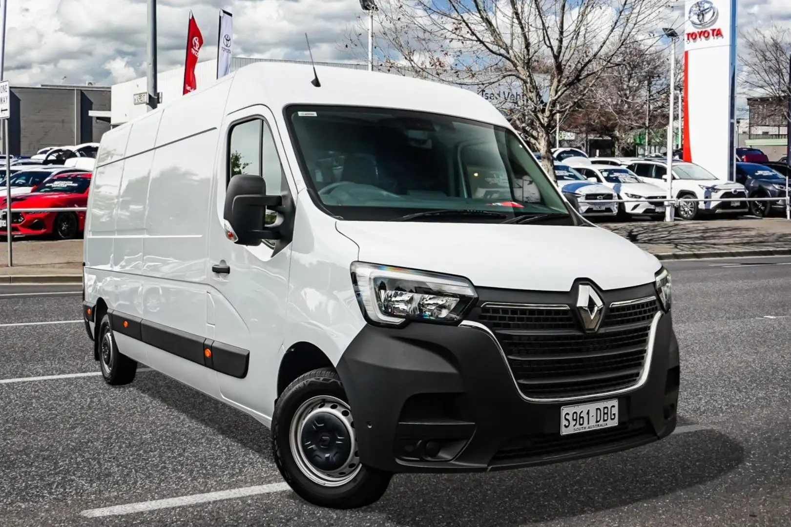 2023 Renault Master Gallery Image 1