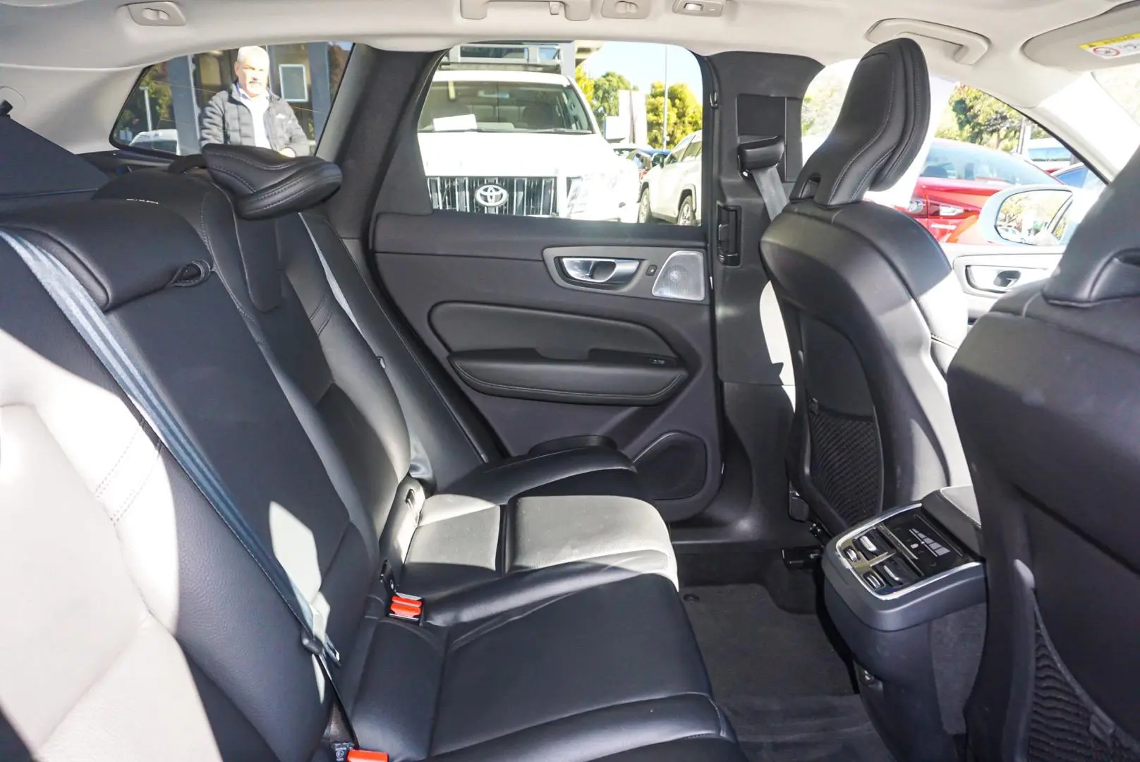 2023 Volvo XC60 Gallery Image 8